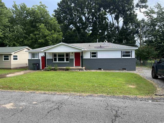 1505 W Park  Searcy, AR