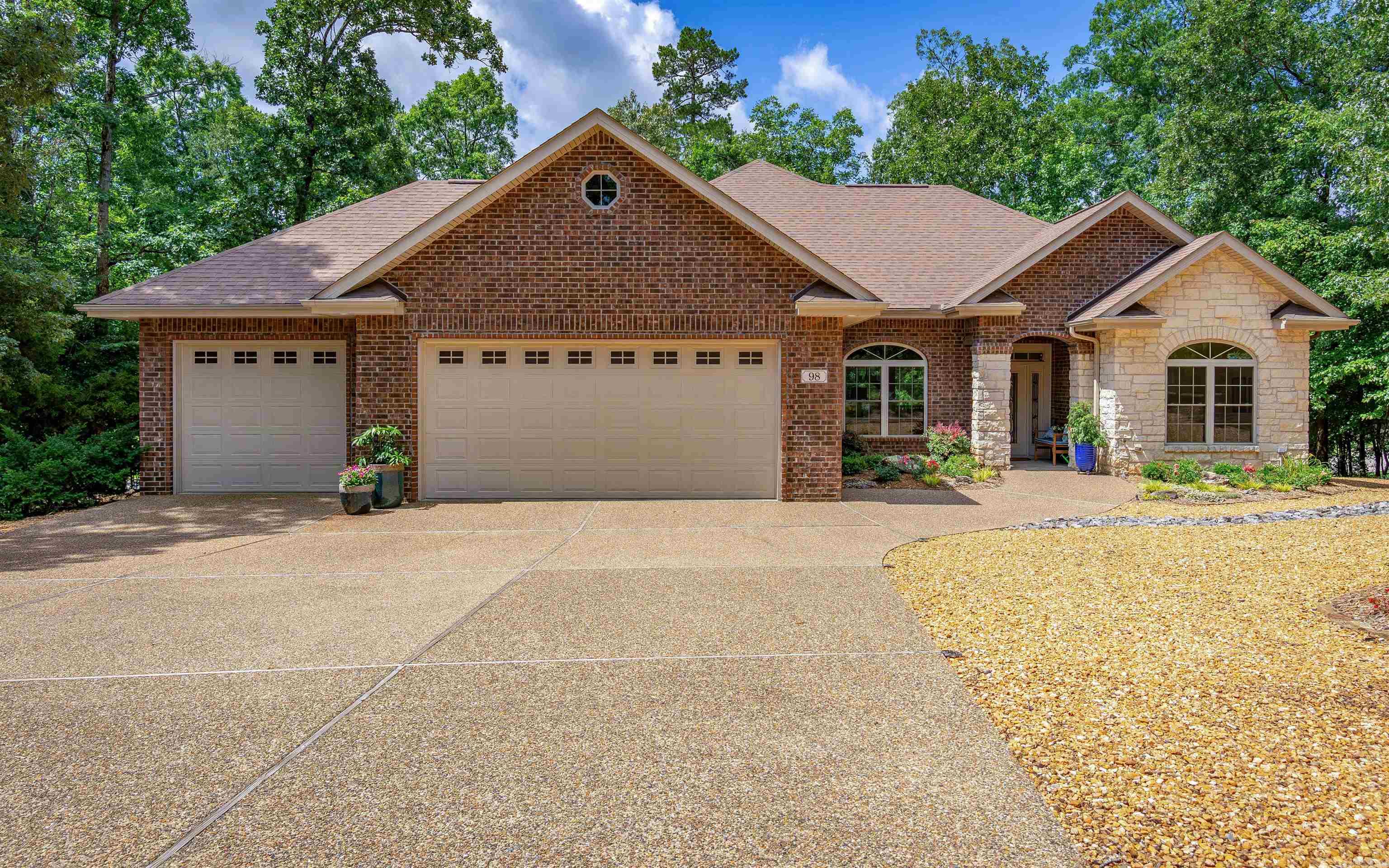 98 Magellan  Hot Springs Village, AR