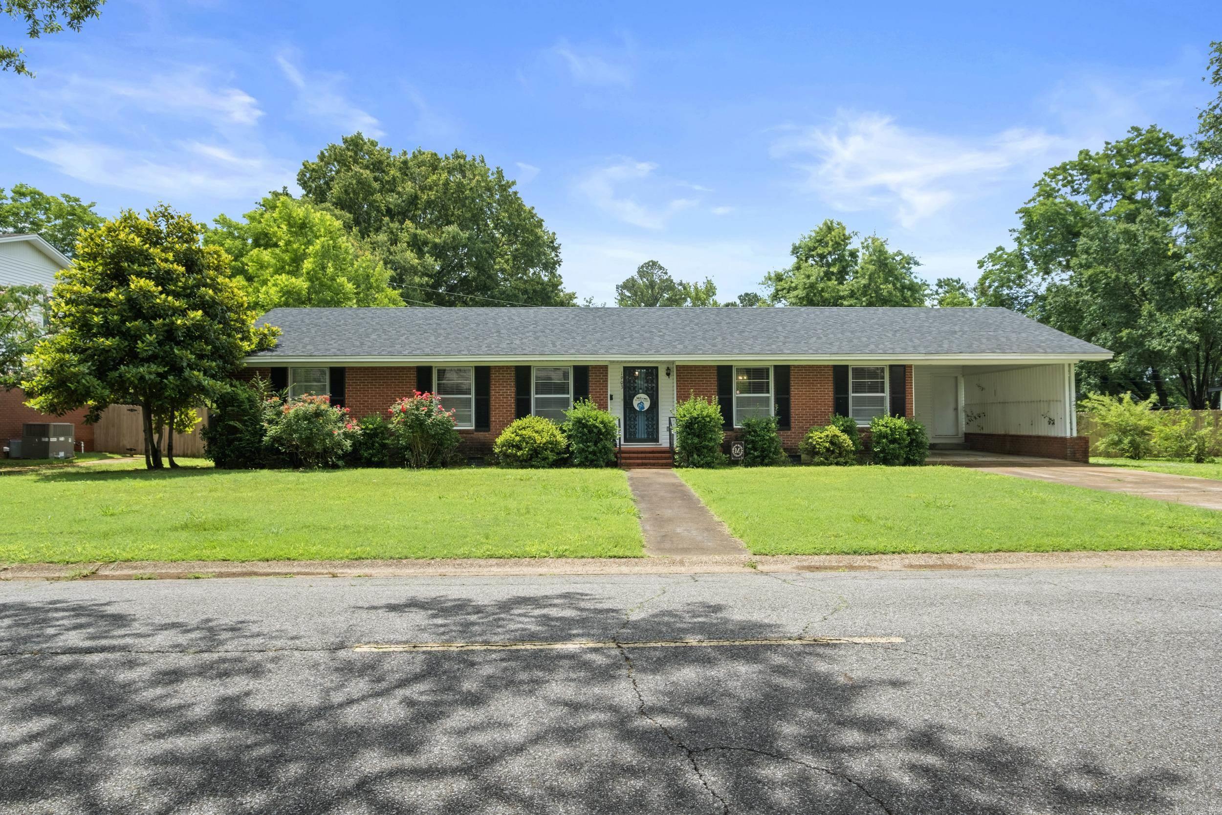 1903 W Arch  Searcy, AR