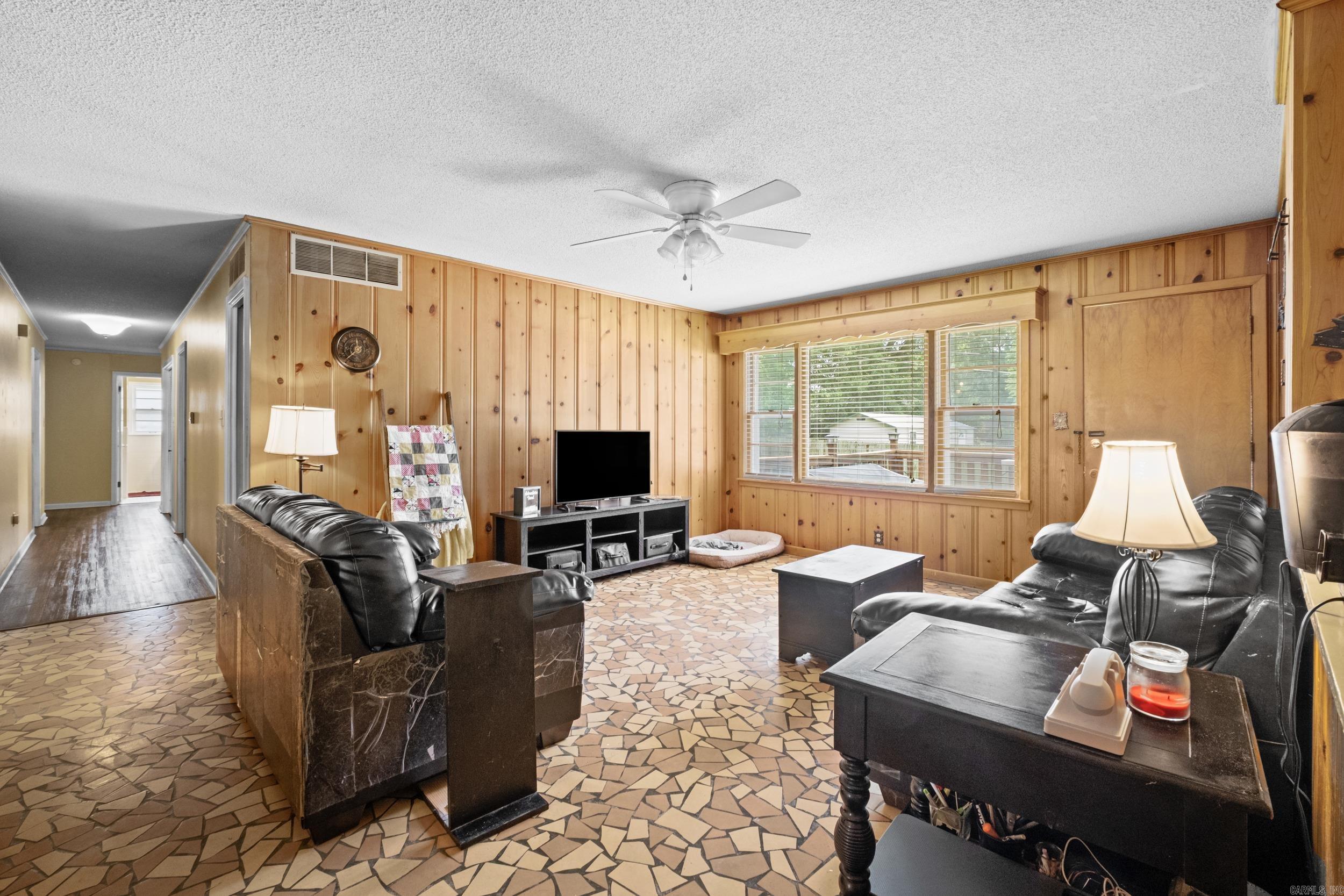 1903 W Arch  Searcy, AR