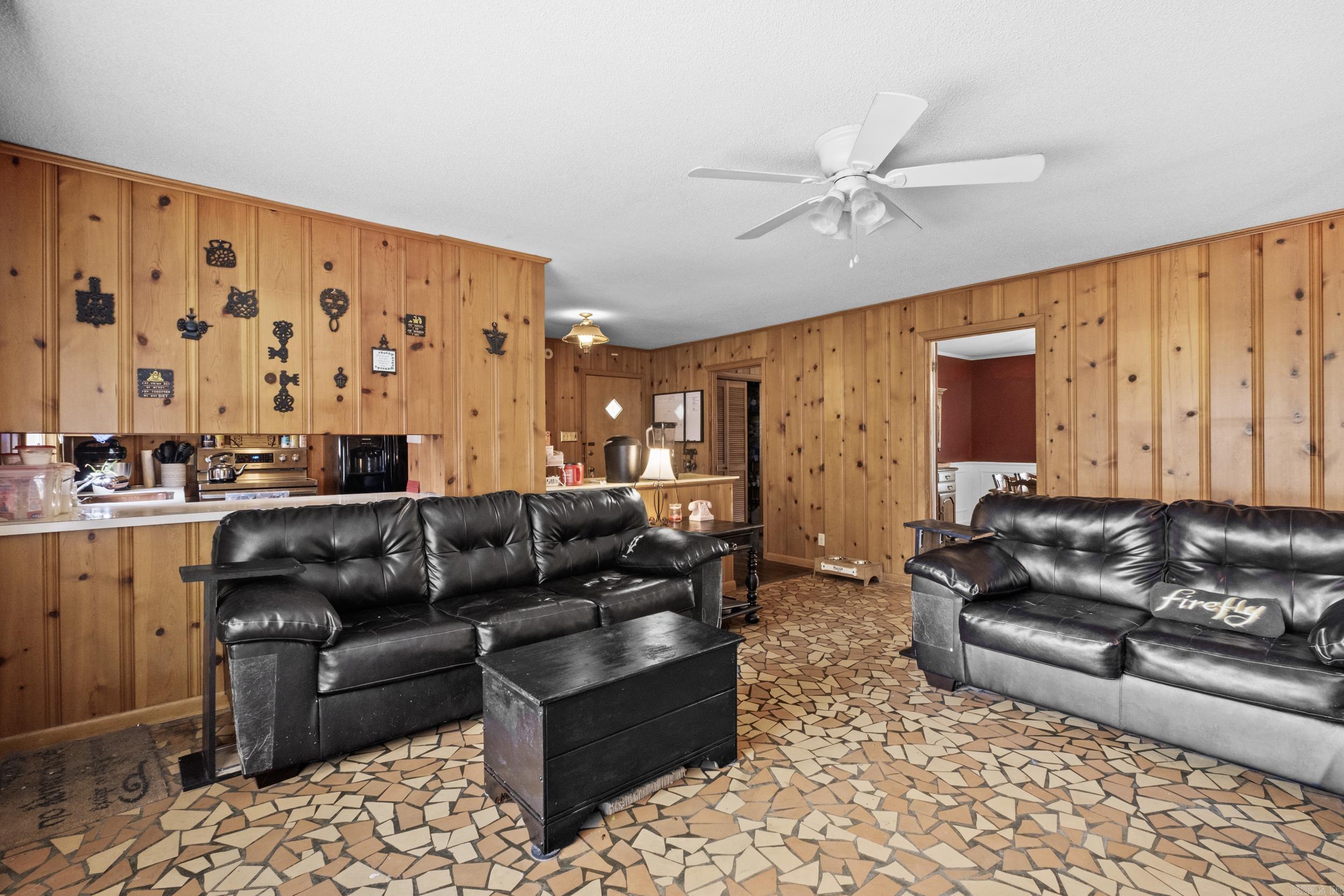 1903 W Arch  Searcy, AR