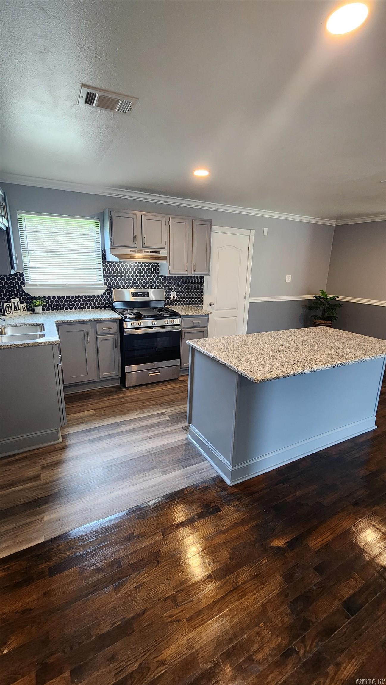 5202 S Woodland Dr  North Little Rock, AR