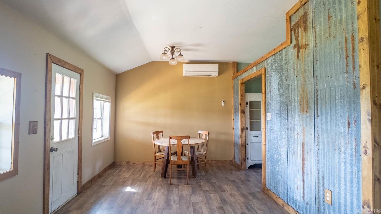 2516 US Highway 63  Hardy, AR