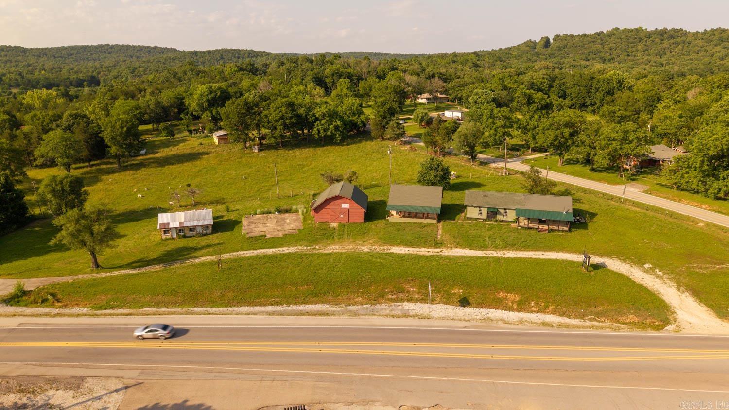 2516 US Highway 63  Hardy, AR