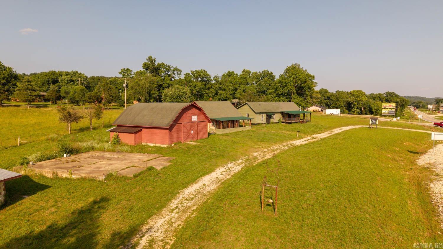 2516 US Highway 63  Hardy, AR