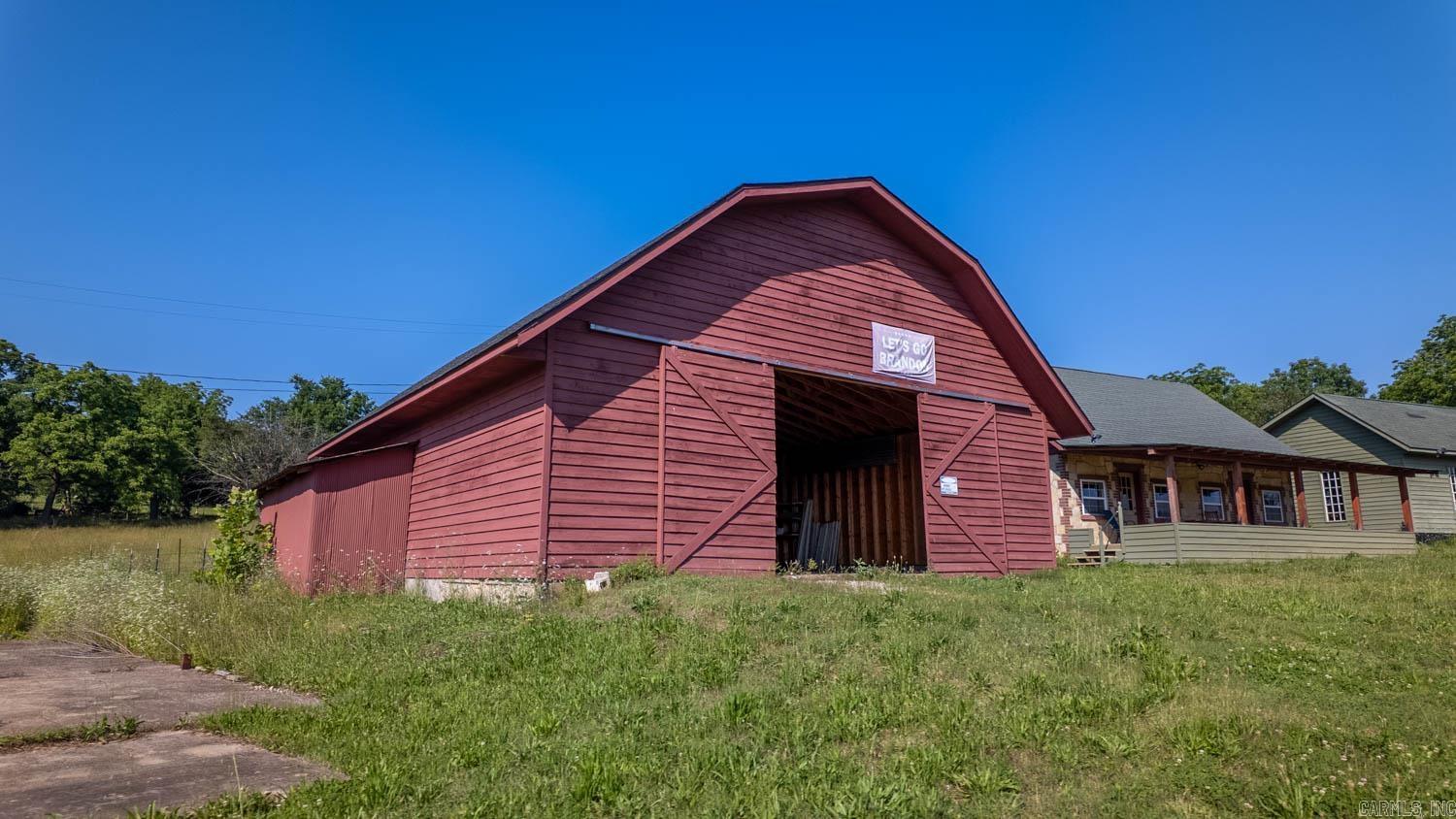 2516 US Highway 63  Hardy, AR