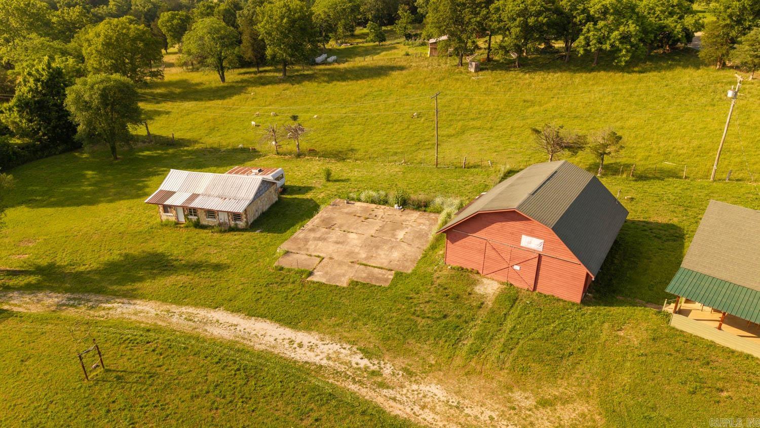 2516 US Highway 63  Hardy, AR