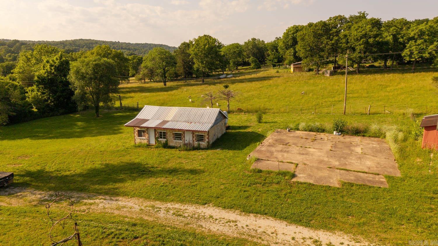 2516 US Highway 63  Hardy, AR