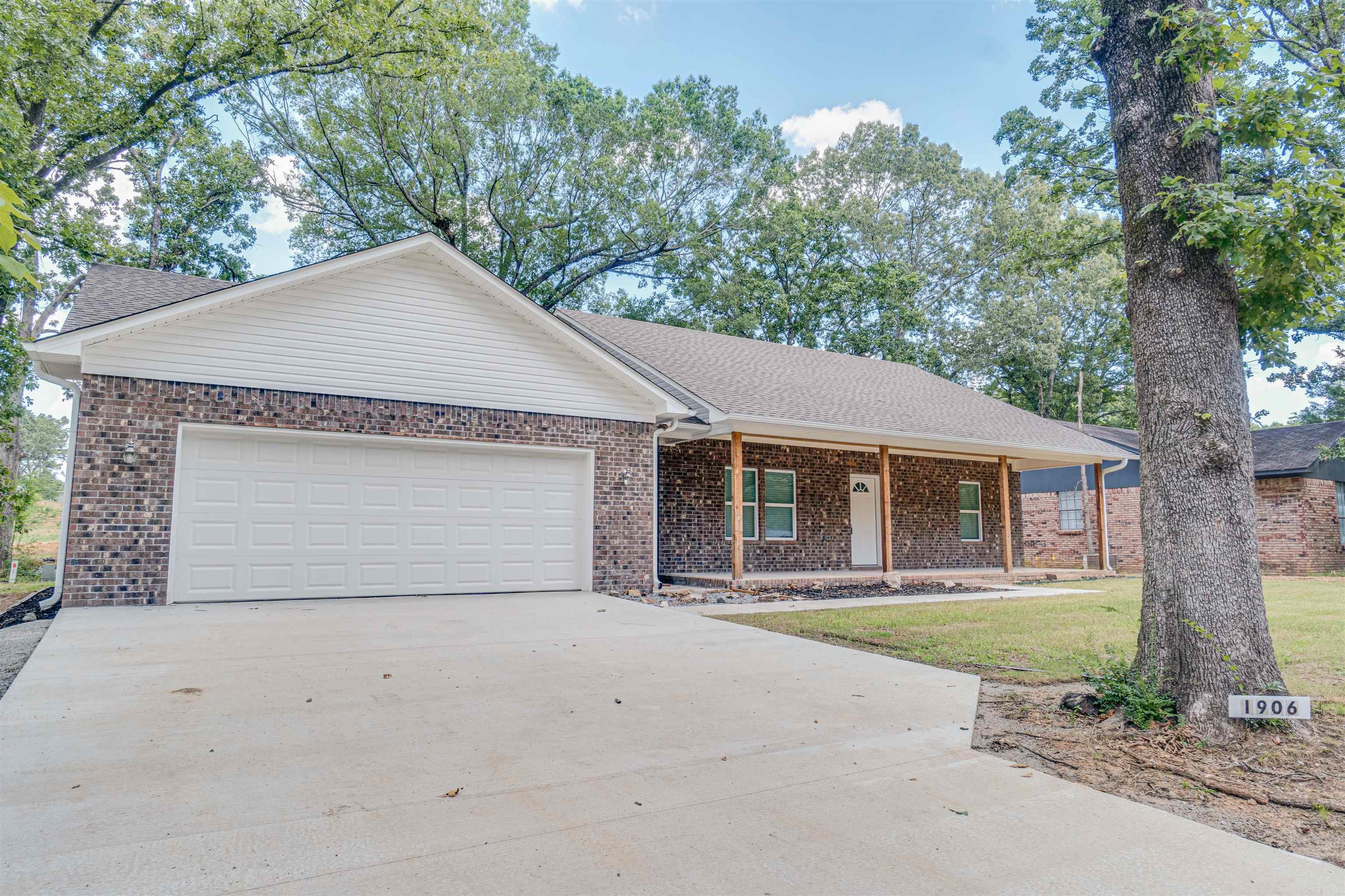 1906 Hutto  Conway, AR