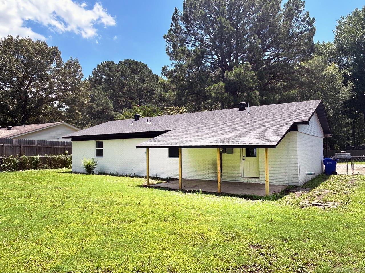 18 1/2 Woodlawn Conway, AR 72034