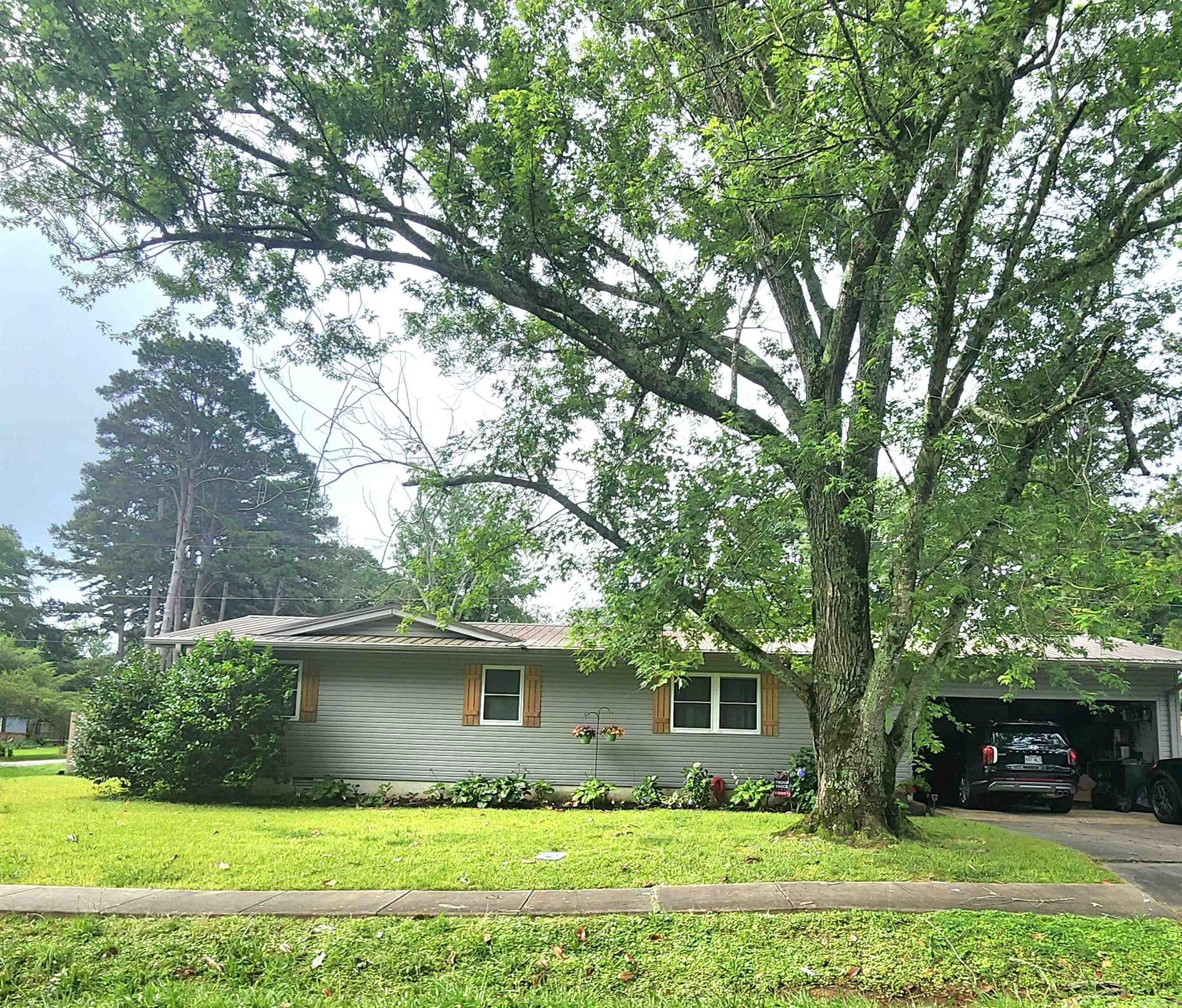 1407 W Front  Heber Springs, AR