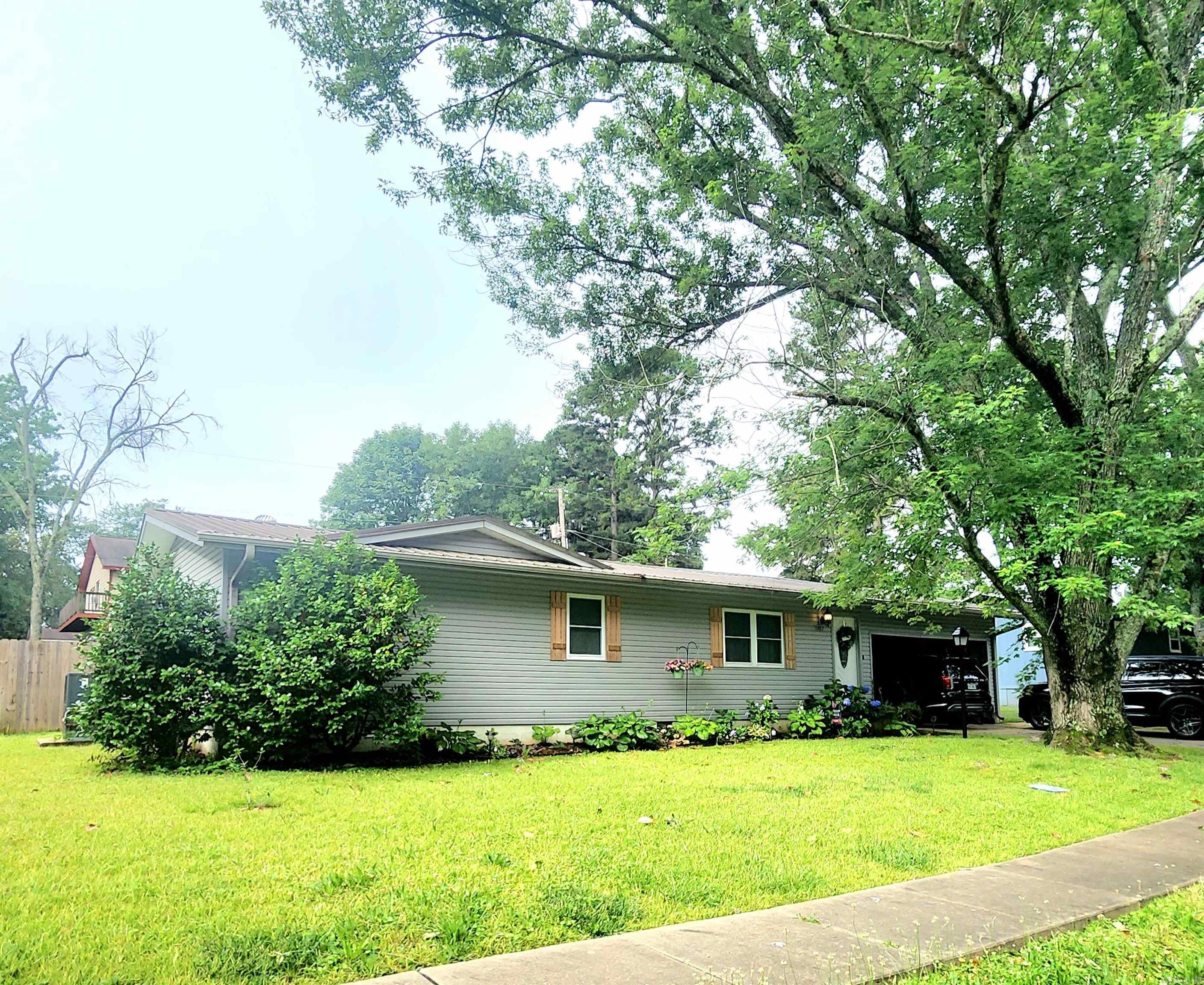 1407 W Front  Heber Springs, AR