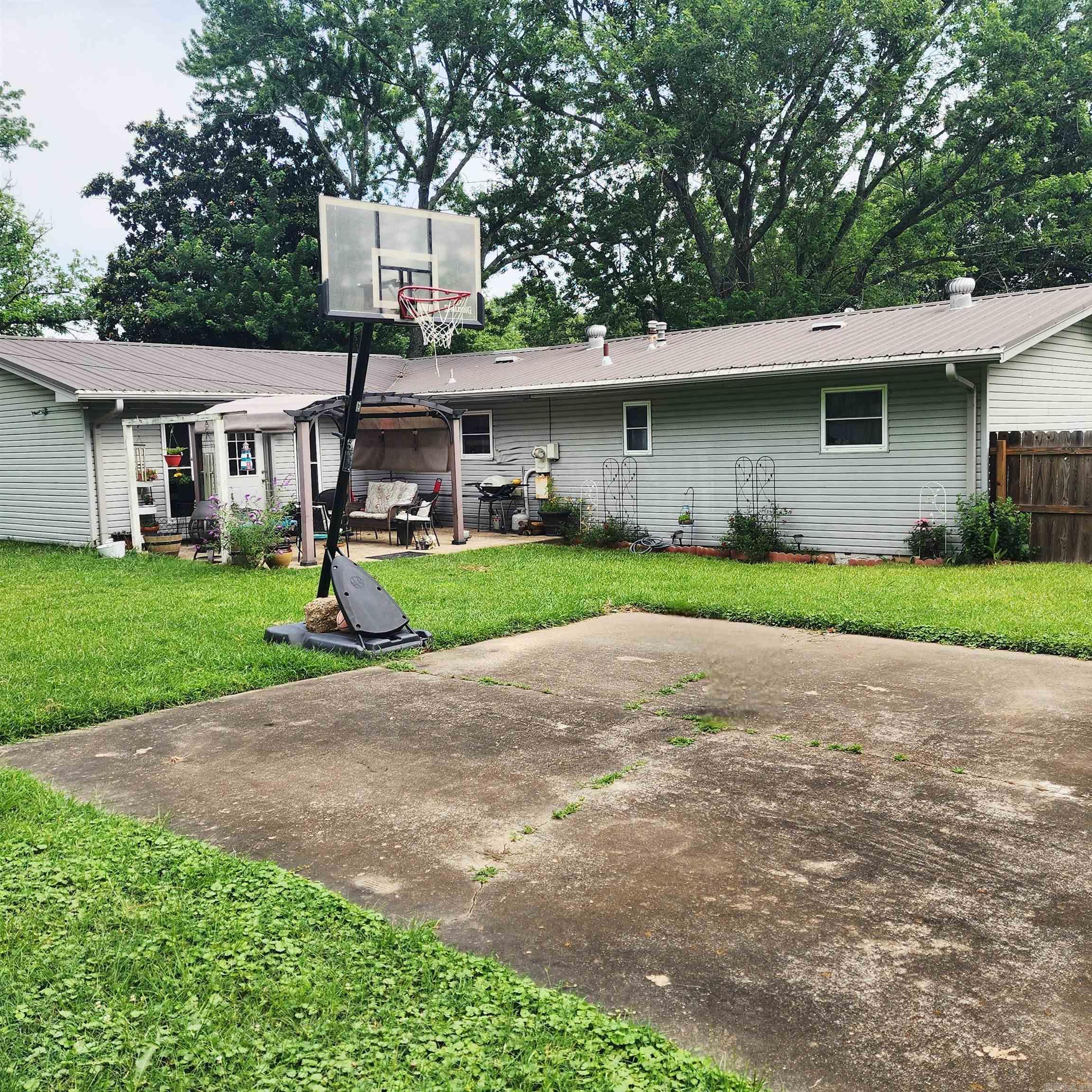 1407 W Front  Heber Springs, AR