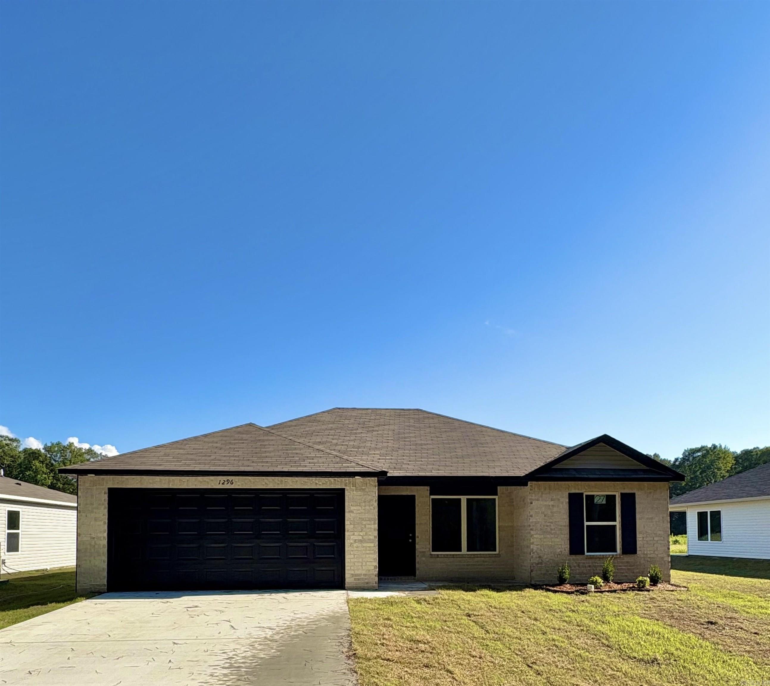 1296 Maple Street