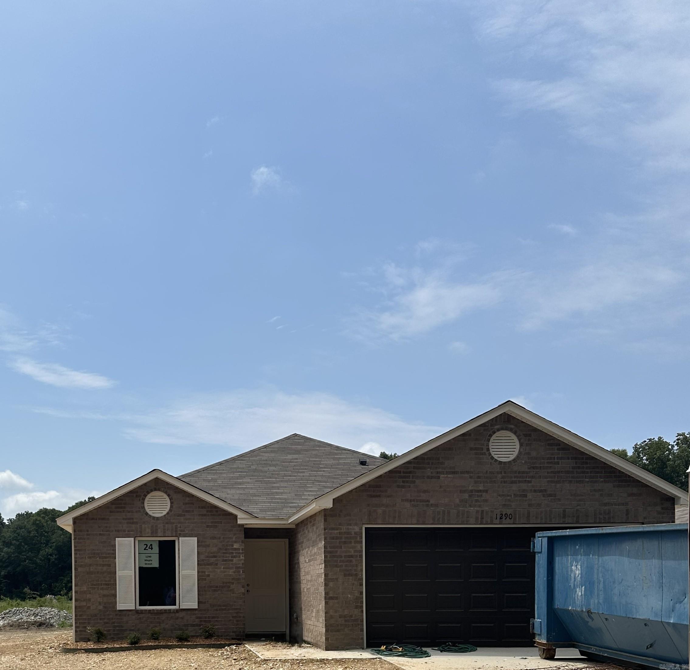 1290 Maple Street