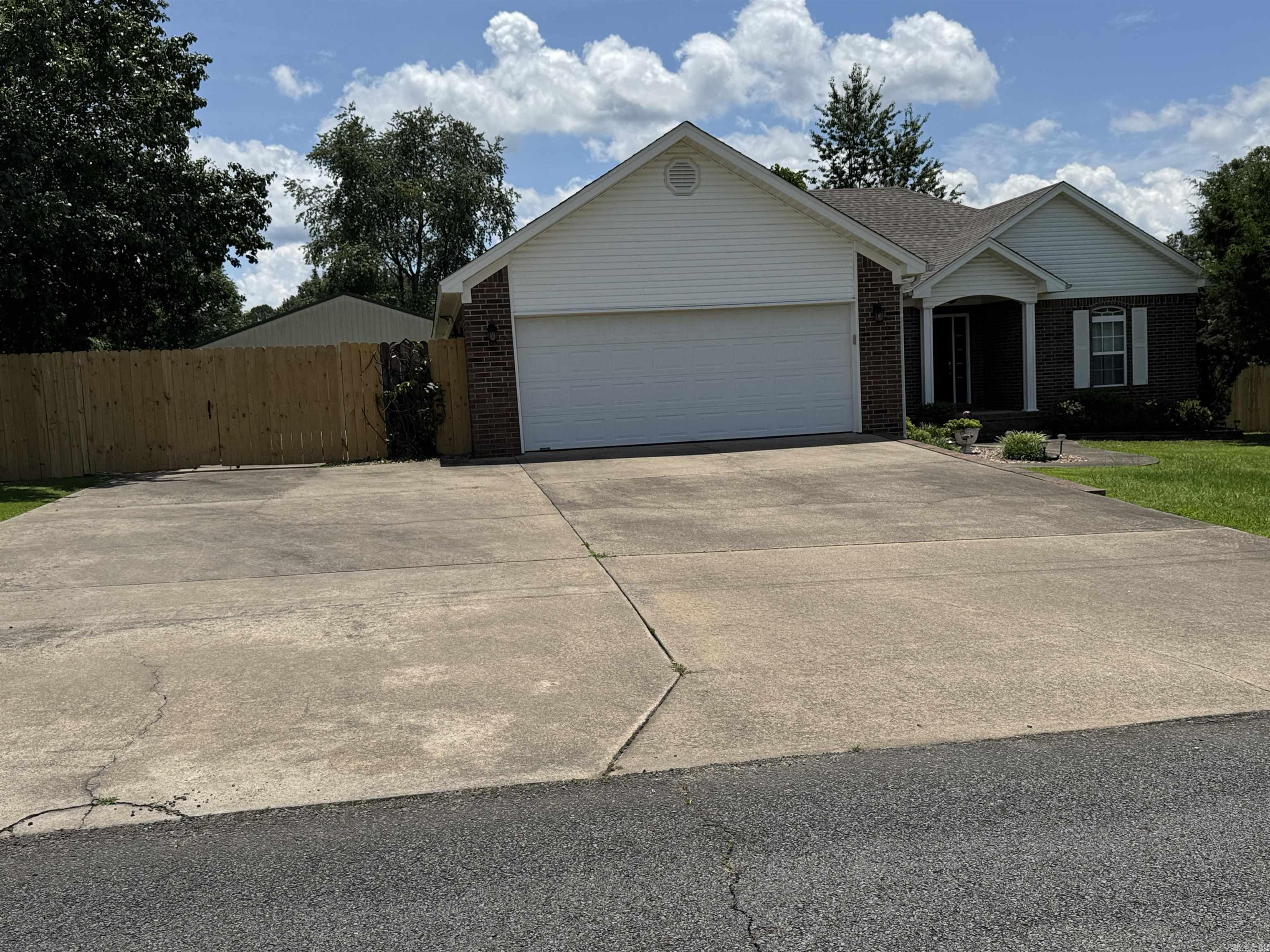 111 Johnston  Greers Ferry, AR