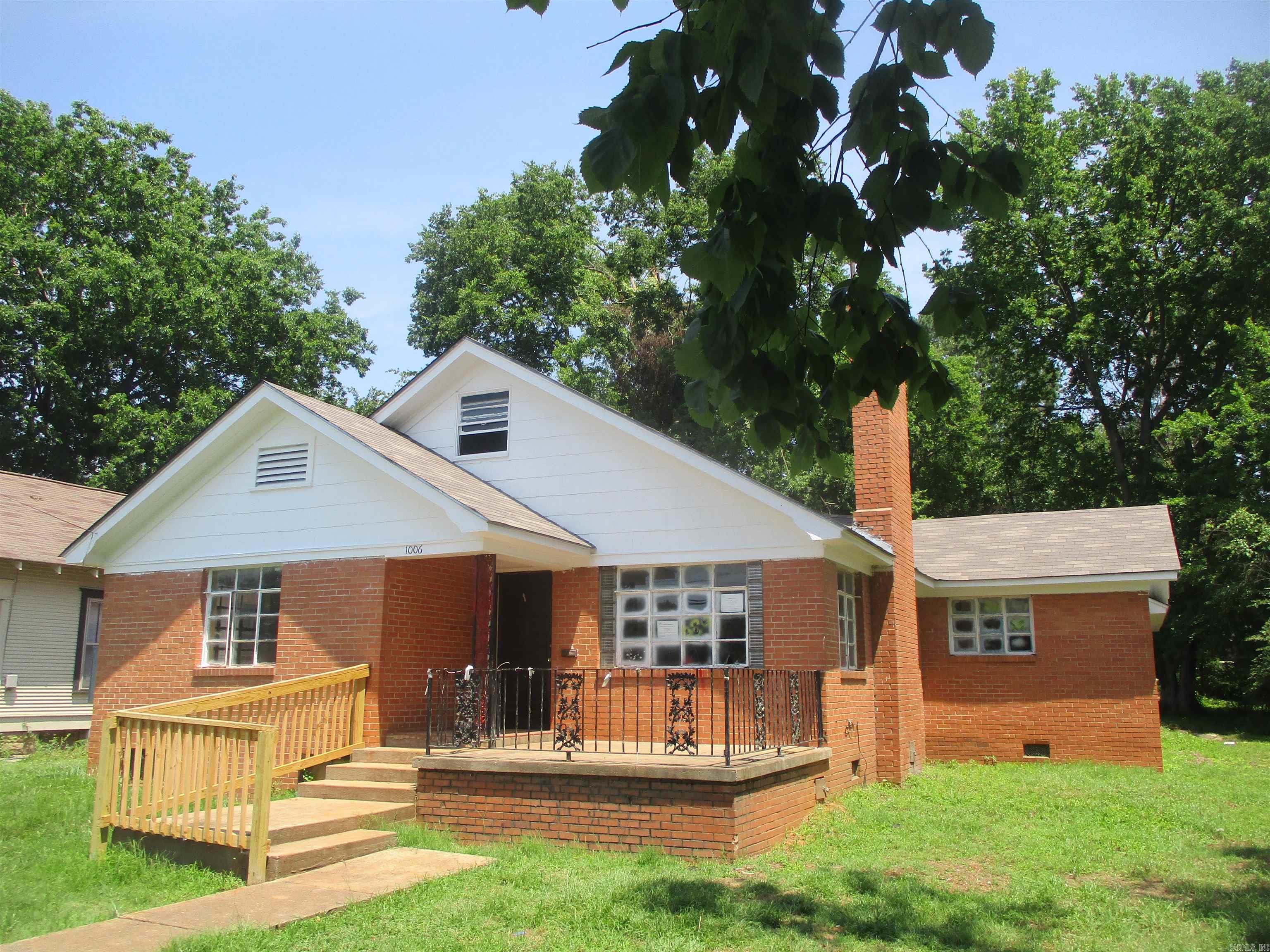 1006 W Cherry  Clarksville, AR