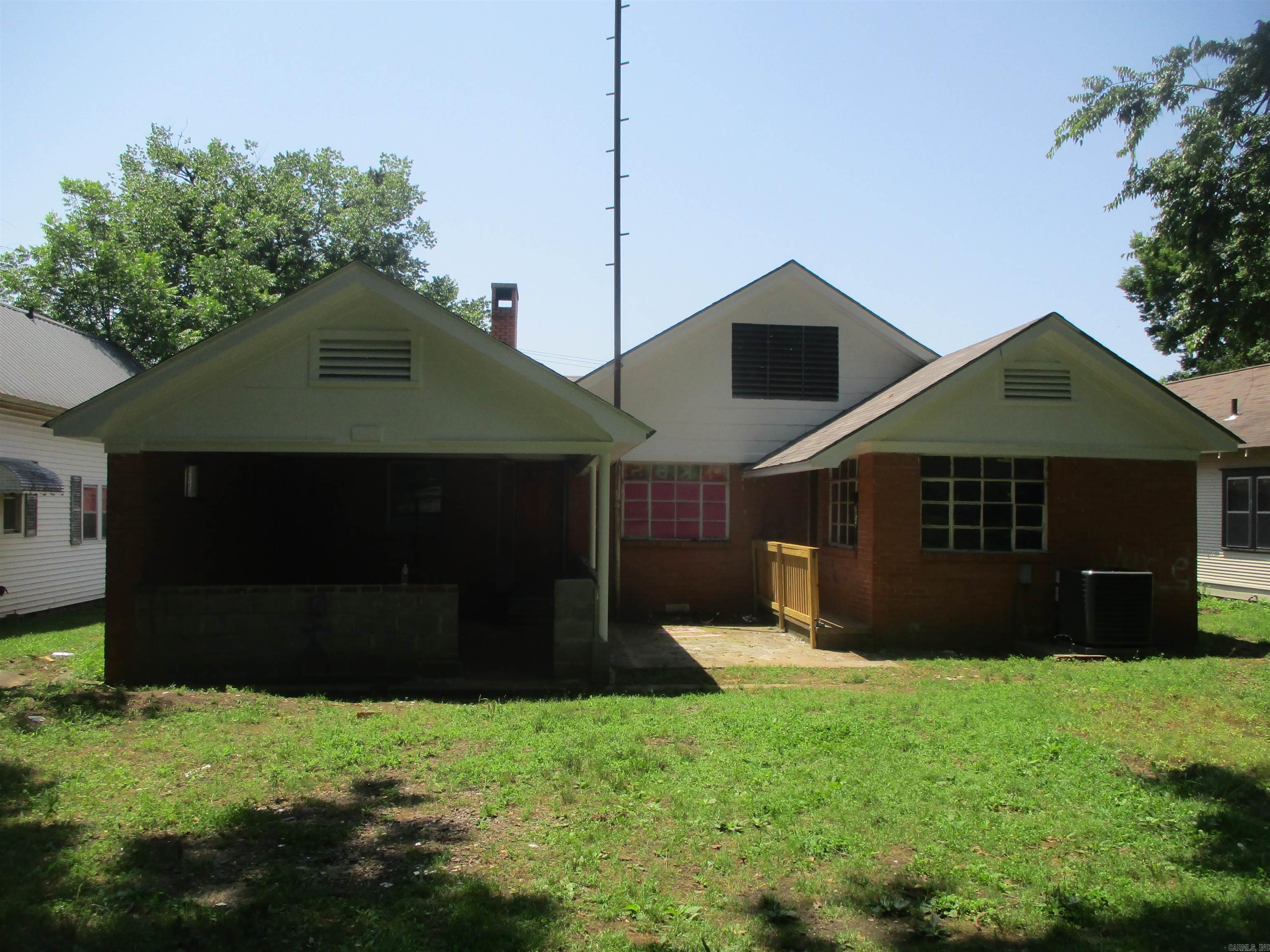 1006 W Cherry  Clarksville, AR