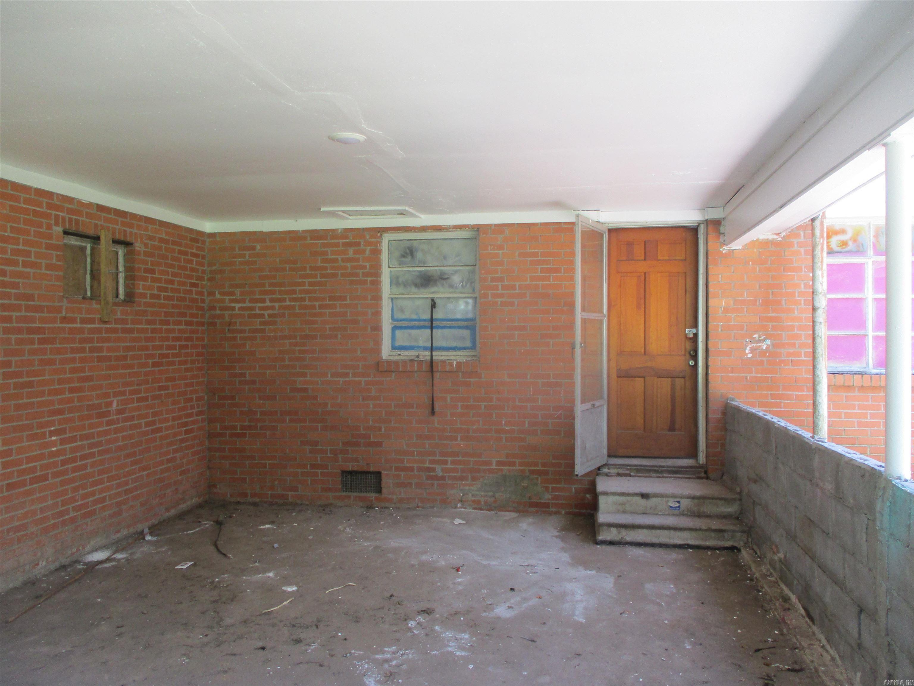 1006 W Cherry  Clarksville, AR