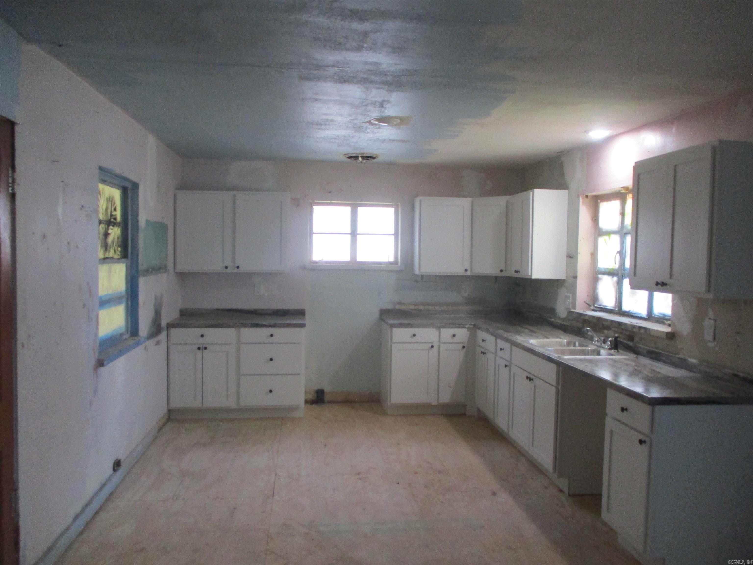1006 W Cherry  Clarksville, AR