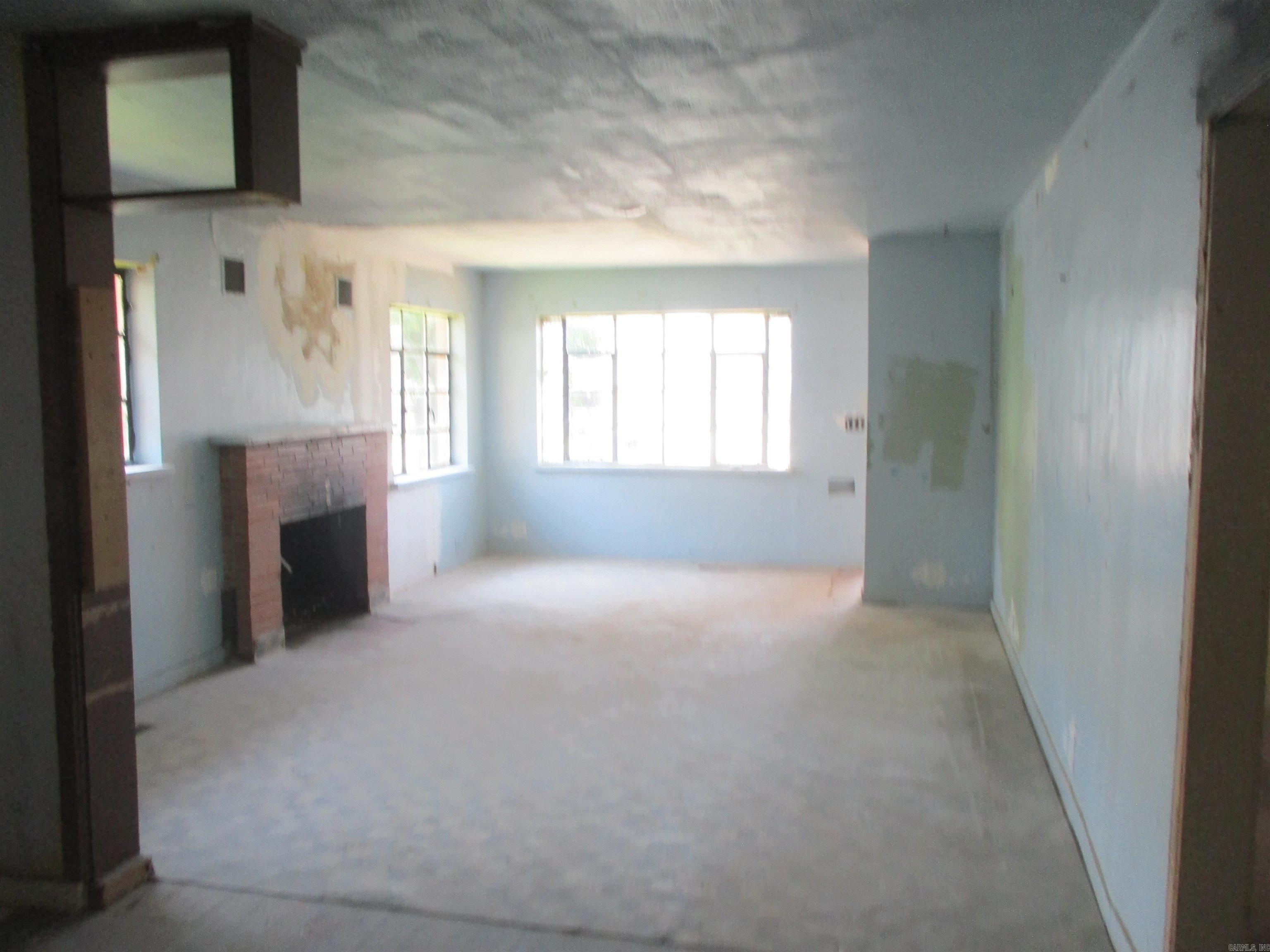 1006 W Cherry  Clarksville, AR