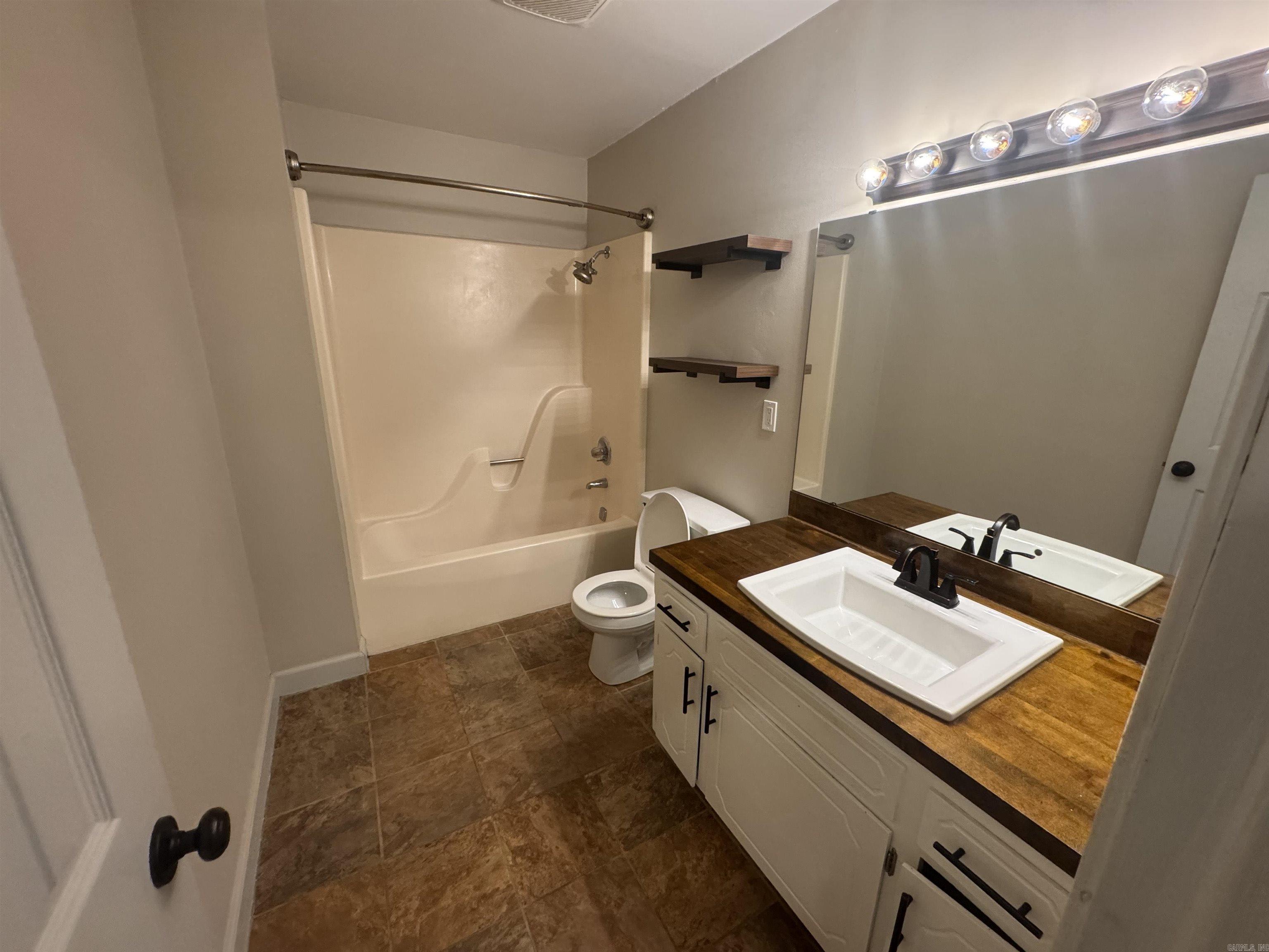 611 W Moore  Searcy, AR