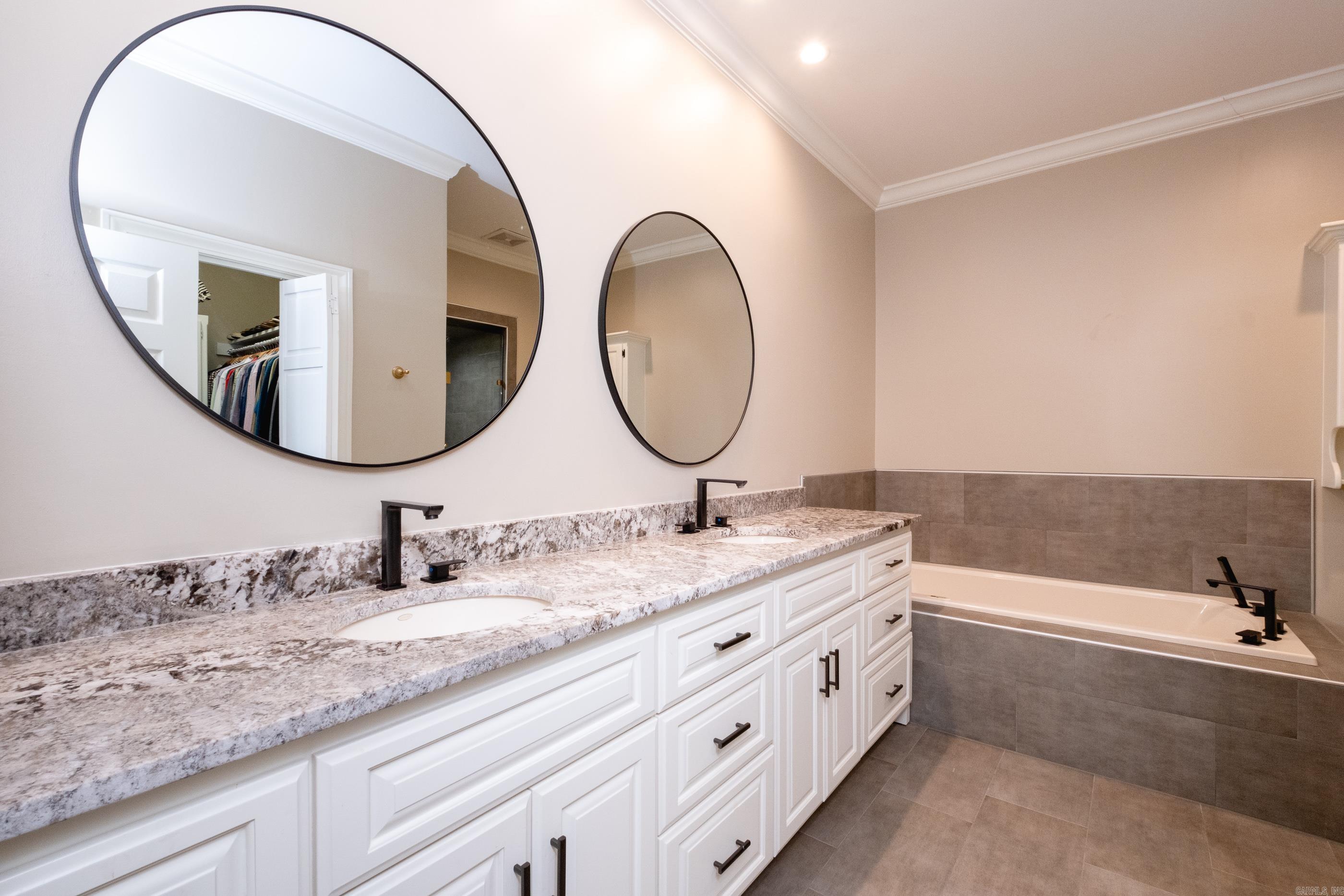 801 Pleasant Valley Drive, Unit 19  Little Rock, AR