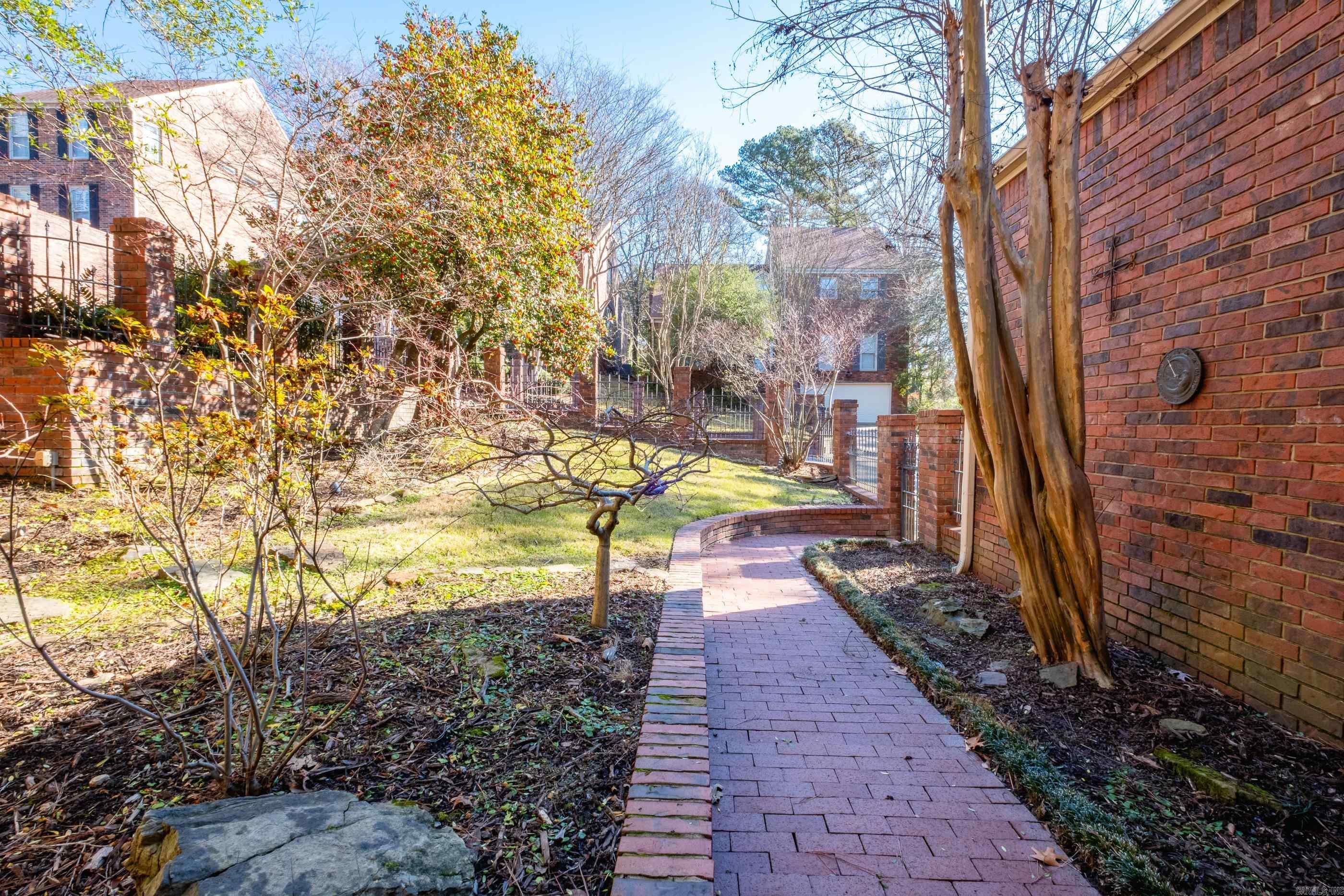 801 Pleasant Valley Drive, Unit 19  Little Rock, AR
