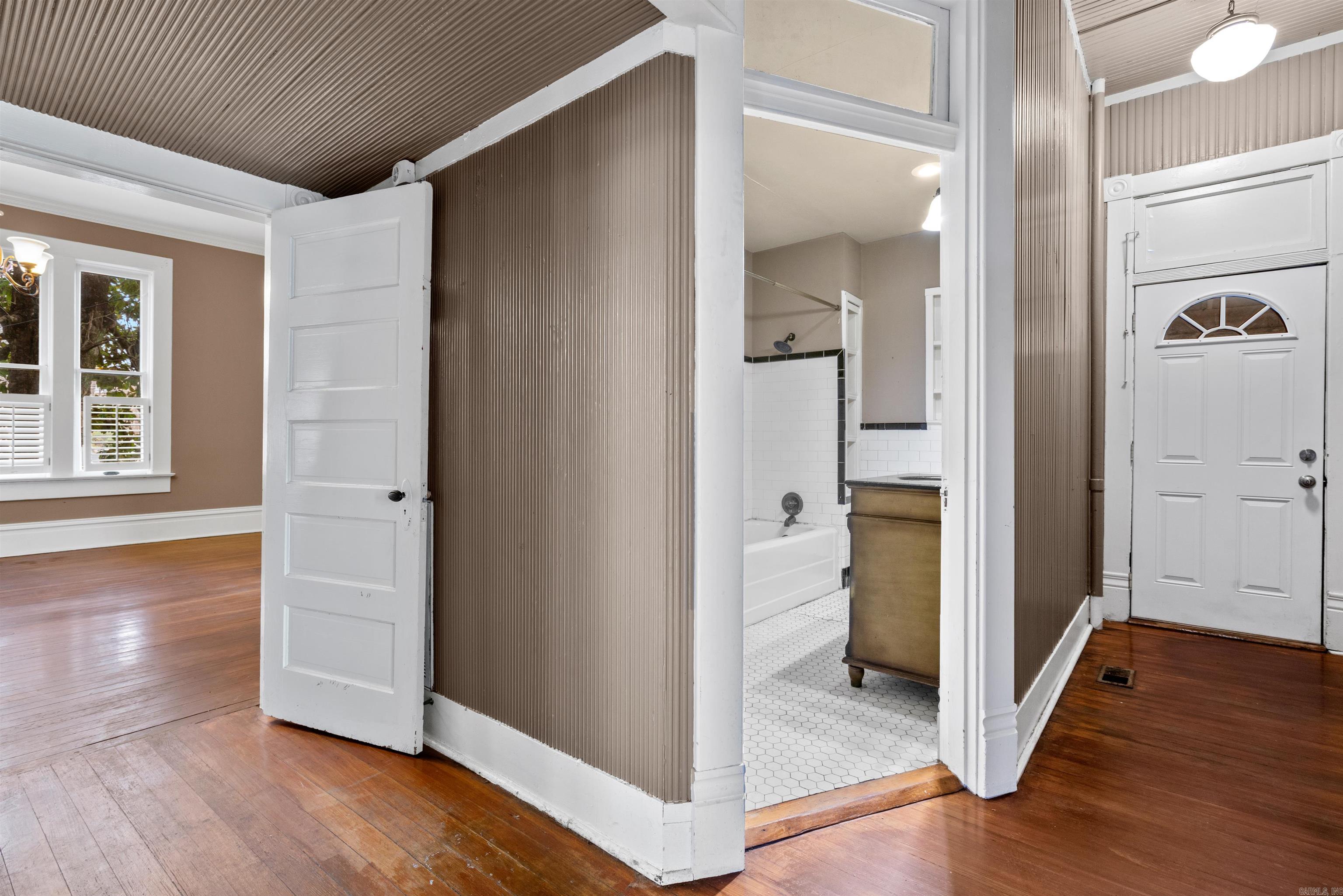 303 Quapaw  Hot Springs, AR