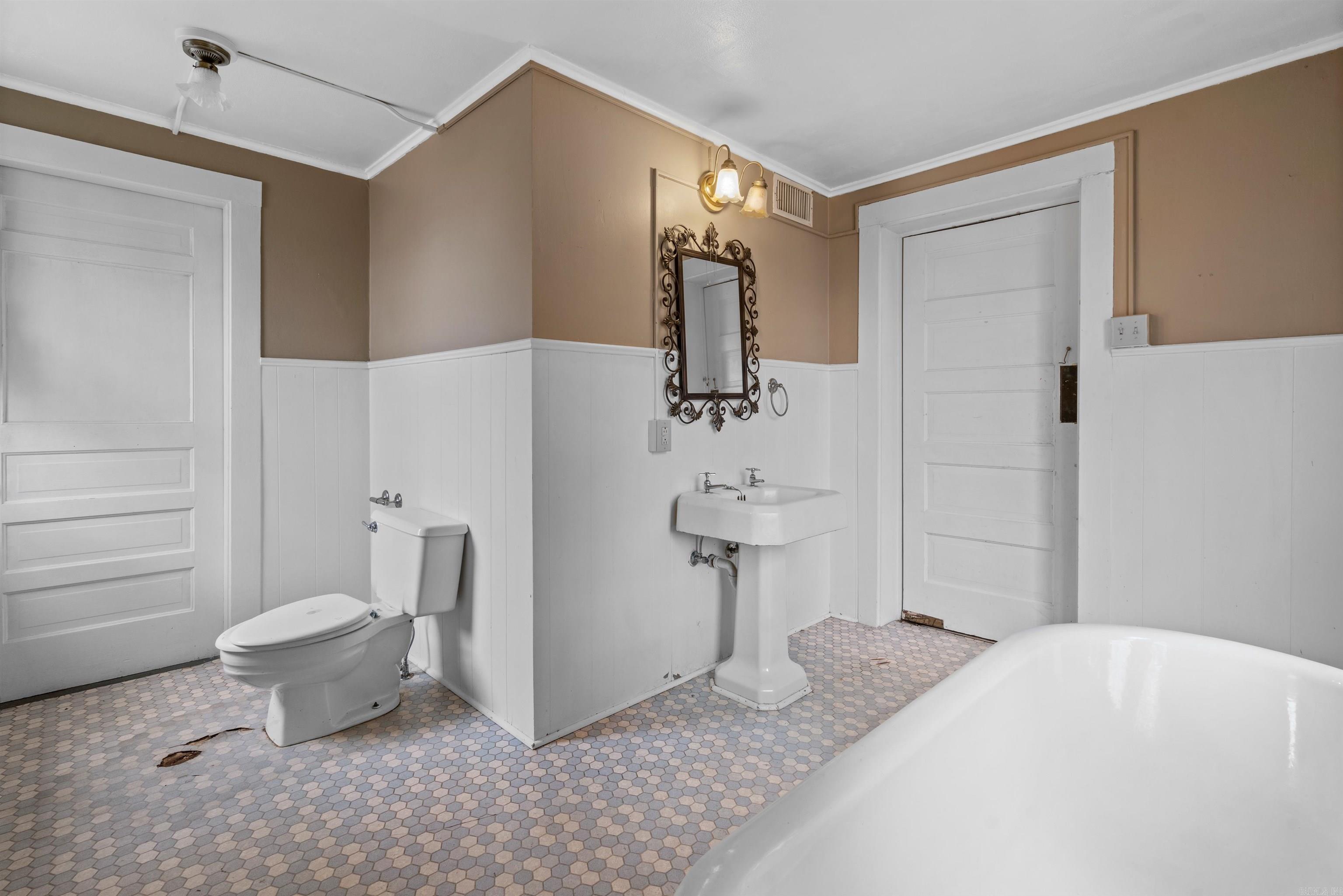 303 Quapaw  Hot Springs, AR