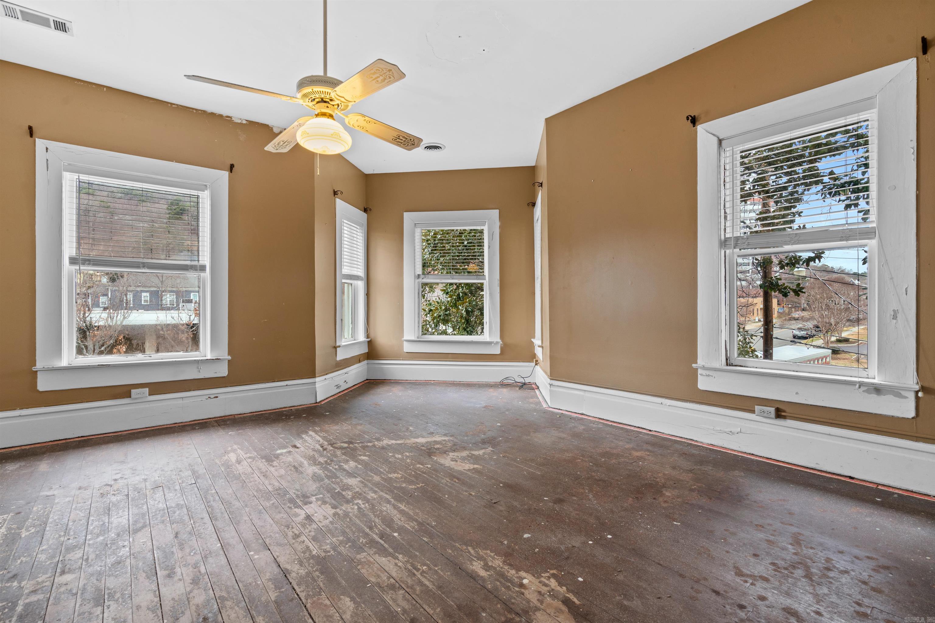 303 Quapaw  Hot Springs, AR