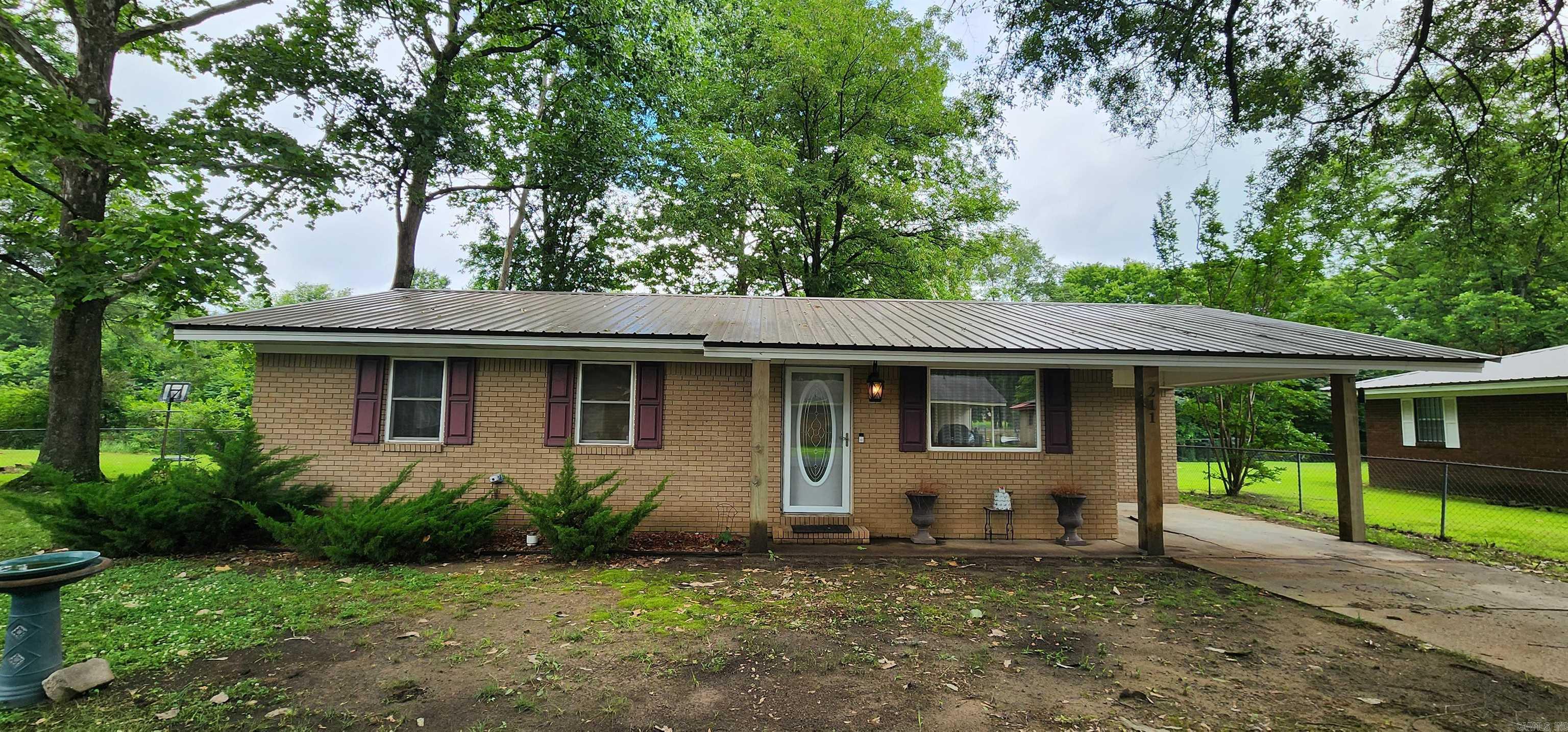 211 Raymond Circle Dr  McCrory, AR