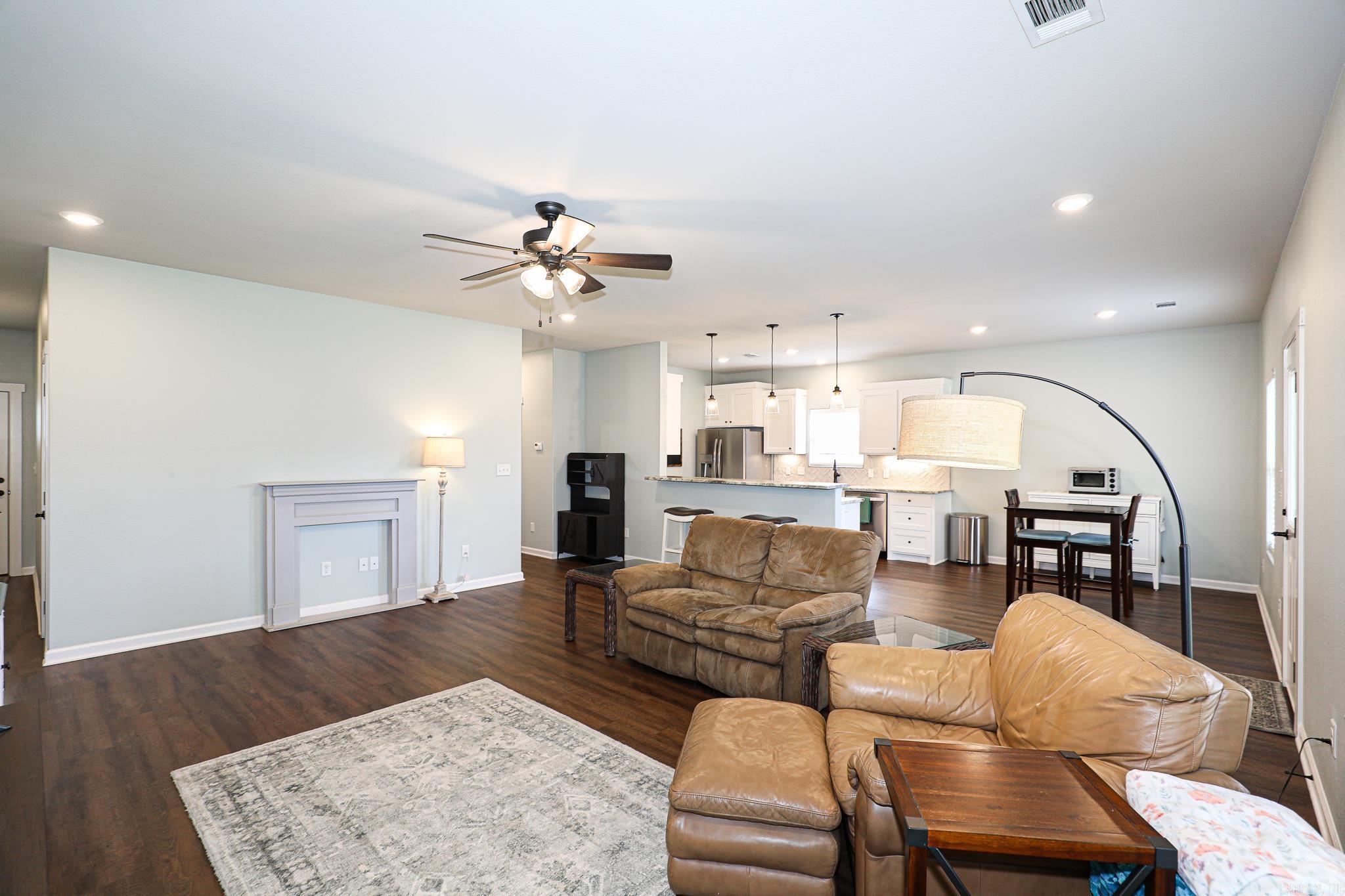 2932 GILLIS  Benton, AR