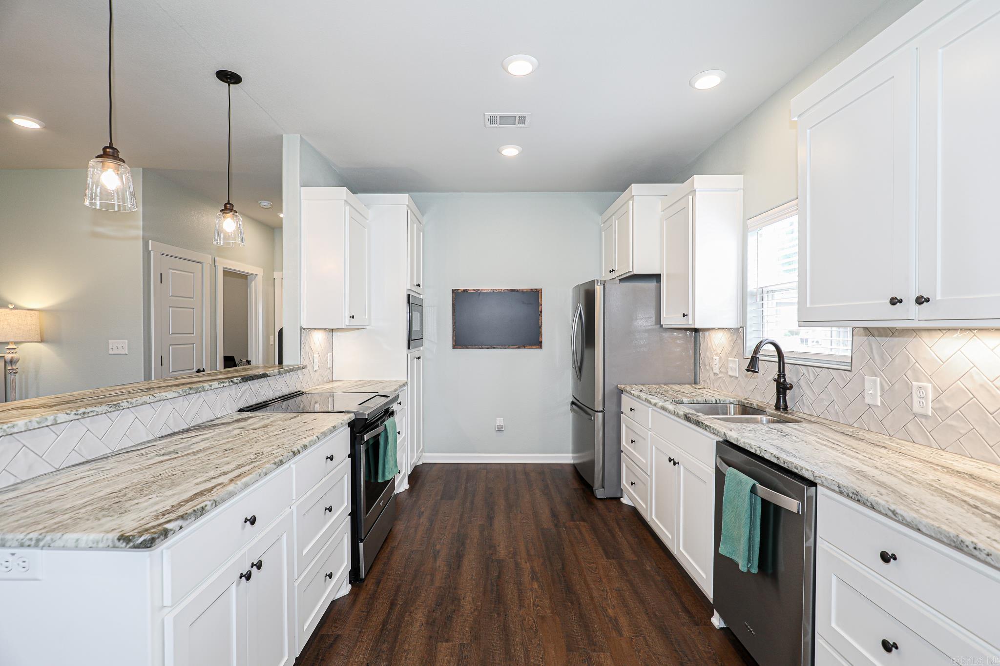 2932 GILLIS  Benton, AR