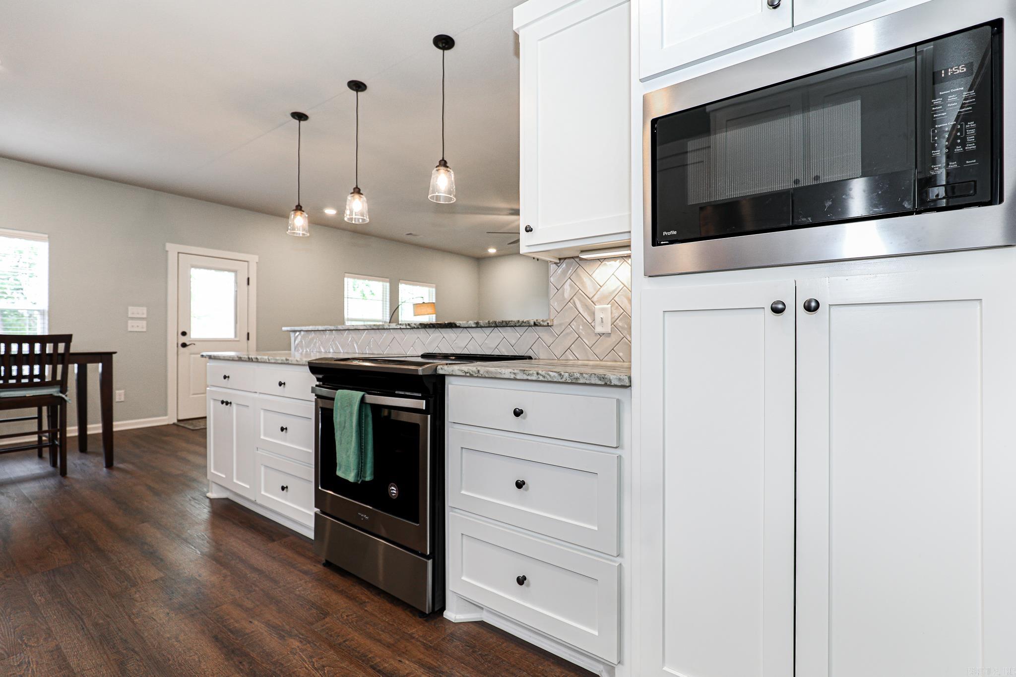 2932 GILLIS  Benton, AR