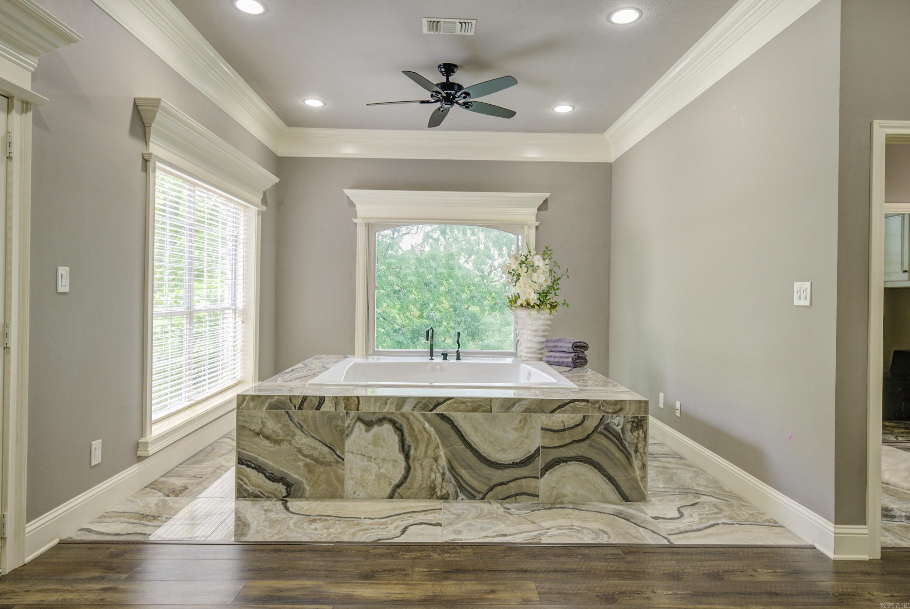 3910 Water Oak  Texarkana, AR