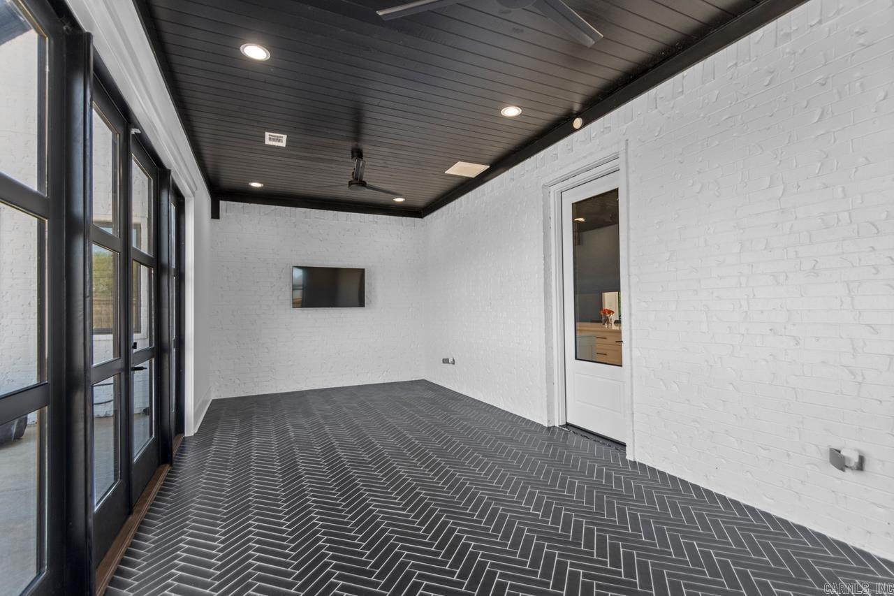 7509 S Shoreline  Benton, AR