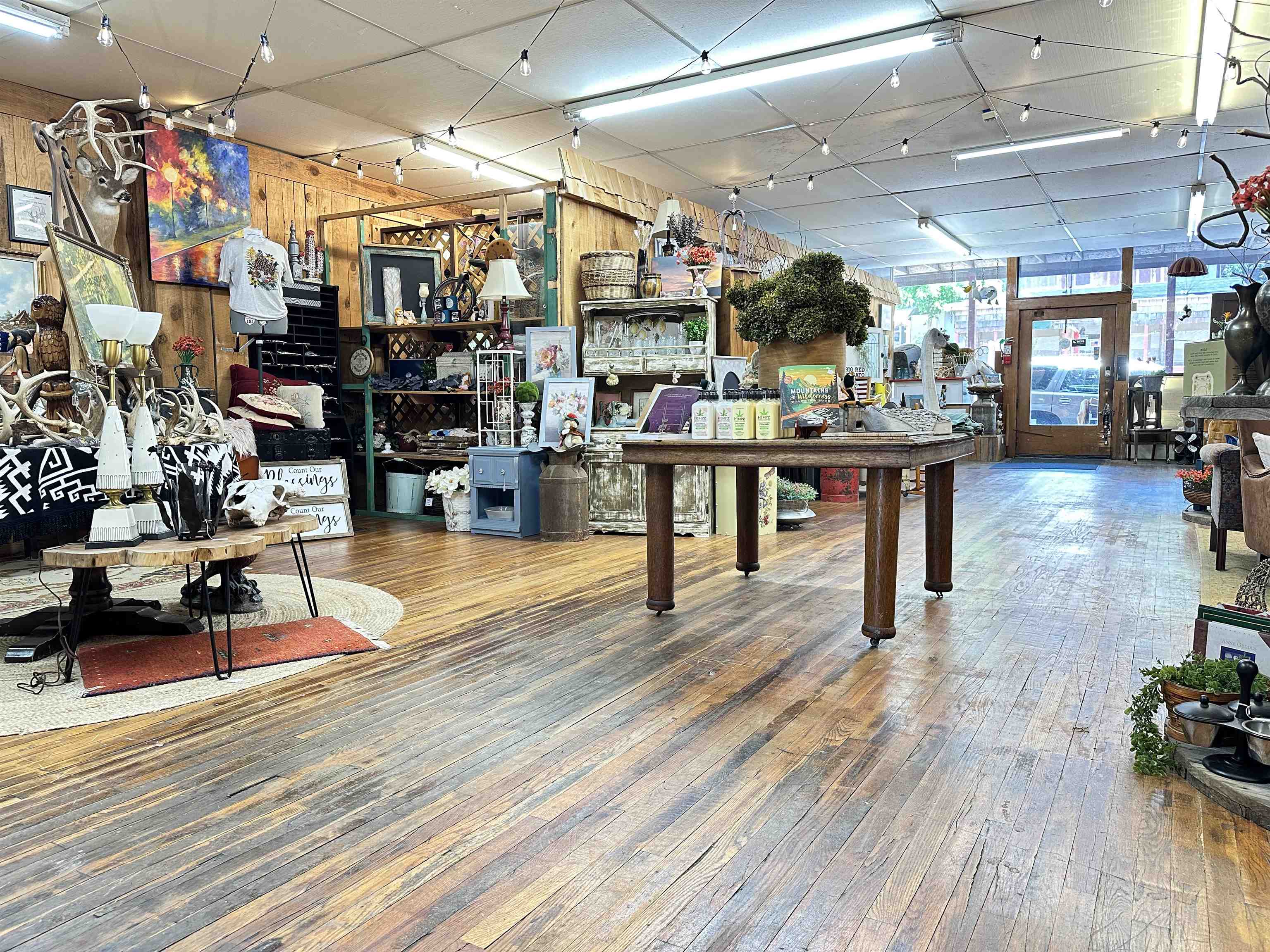 217 E main  Hardy, AR