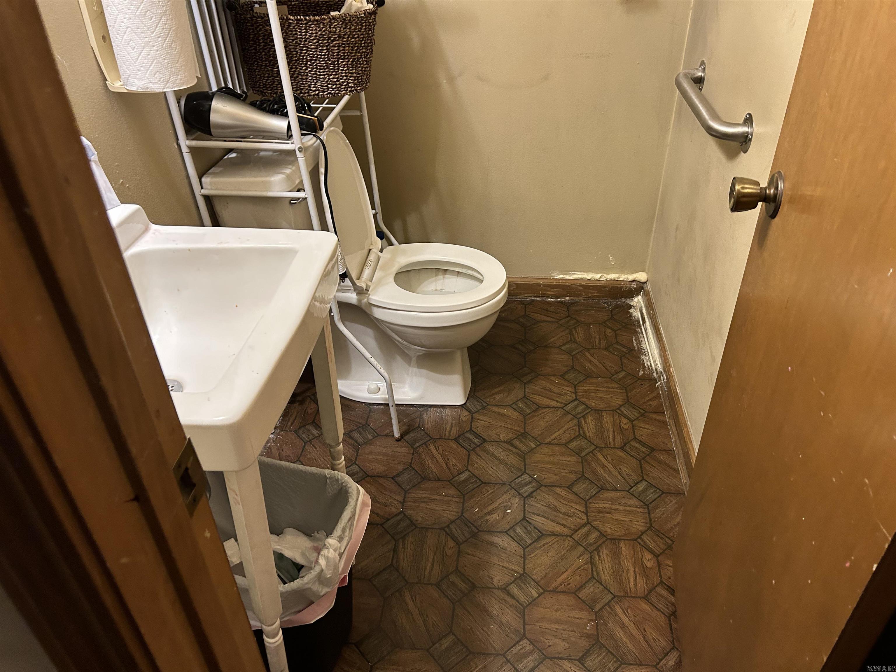 110 S Jeff Davis  Jacksonville, AR