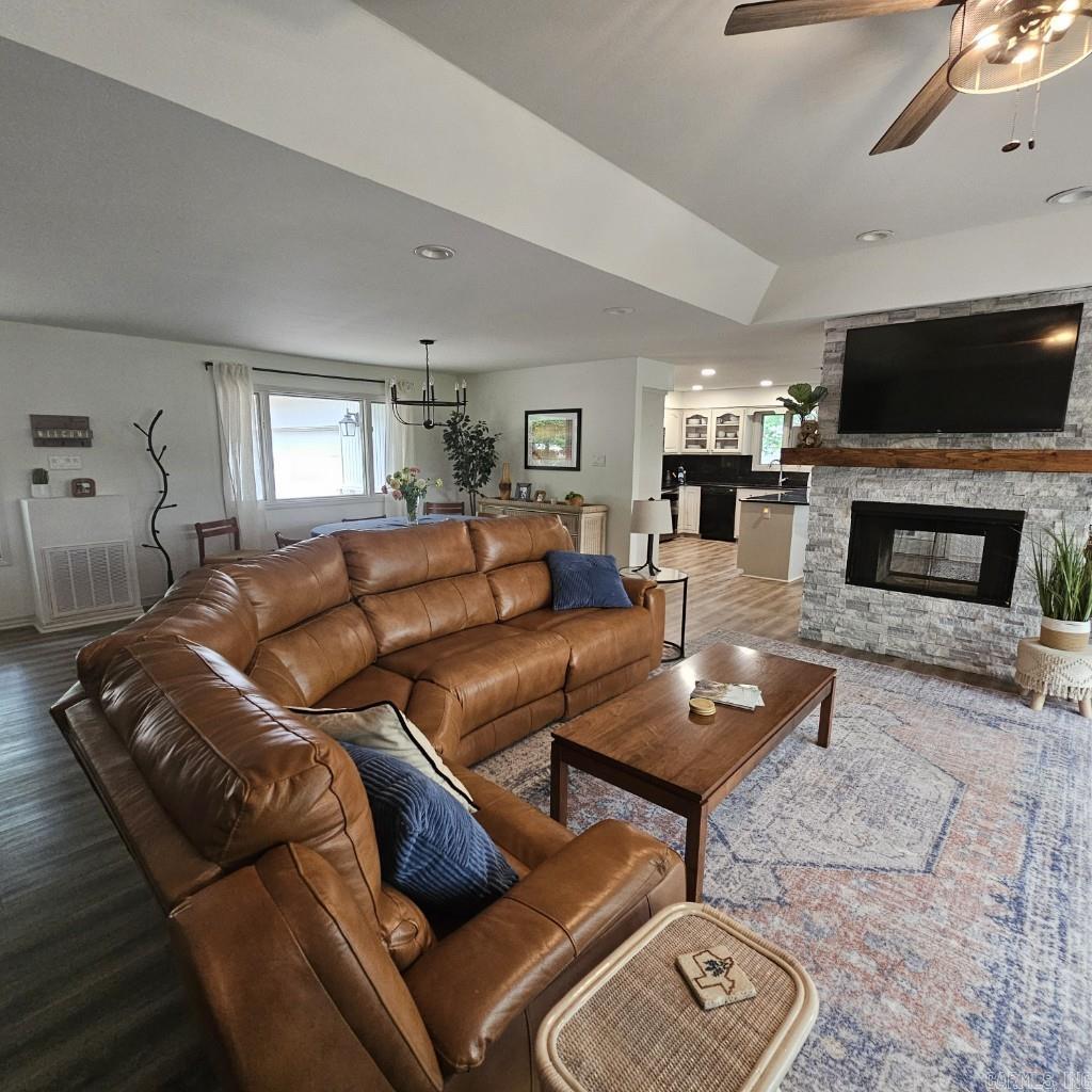 65 Alicante Way  Hot Springs Village, AR