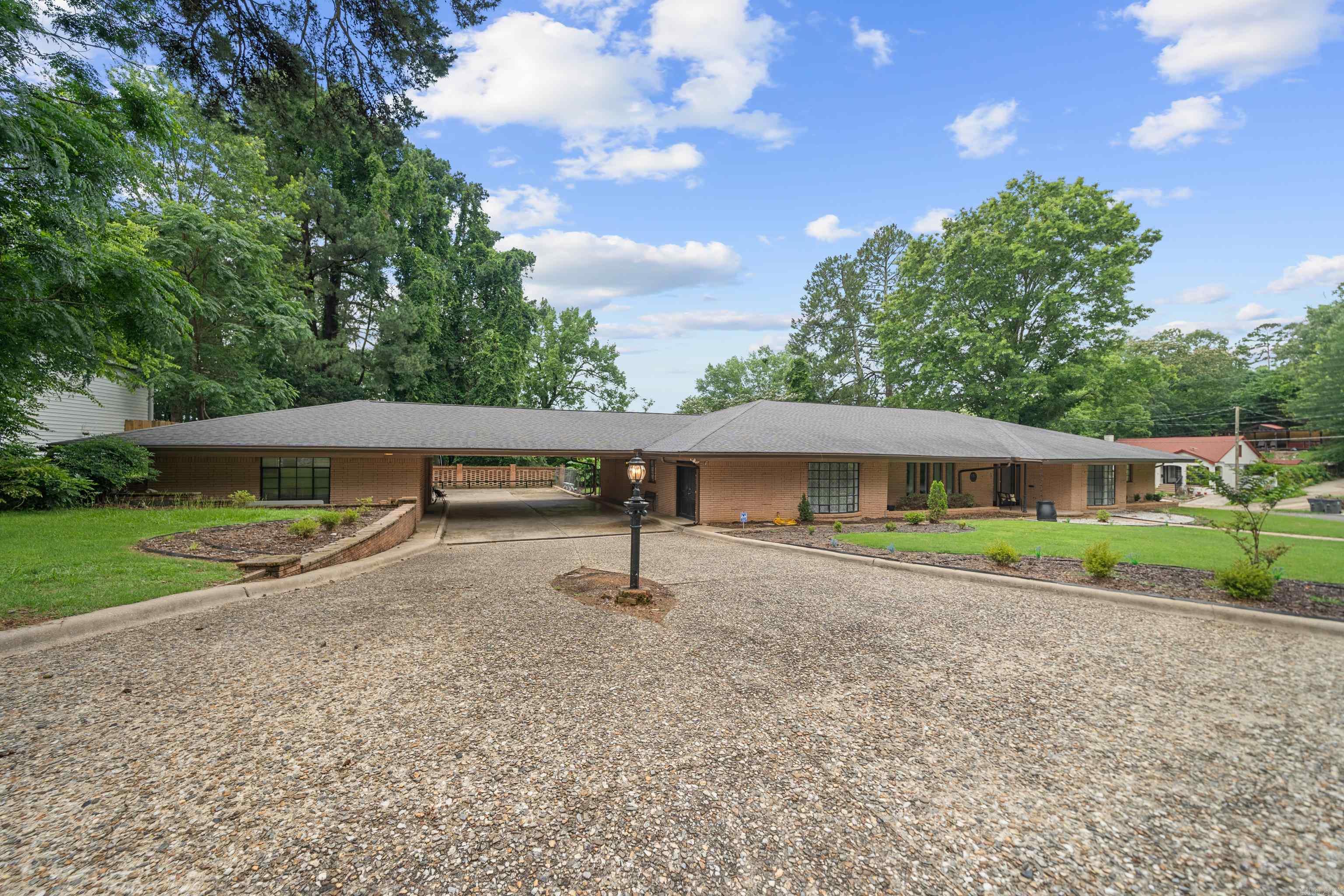 911 Prospect  Hot Springs, AR