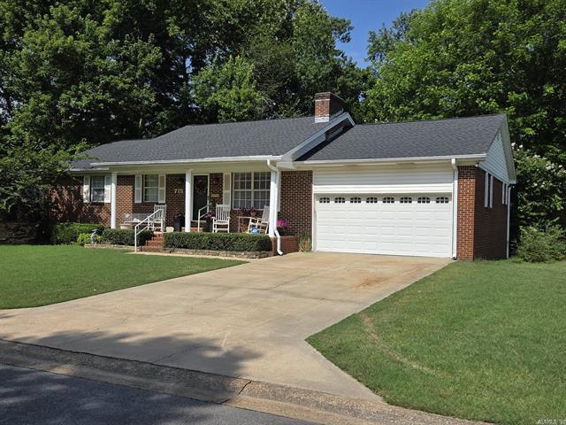 715 N Spruce  Searcy, AR