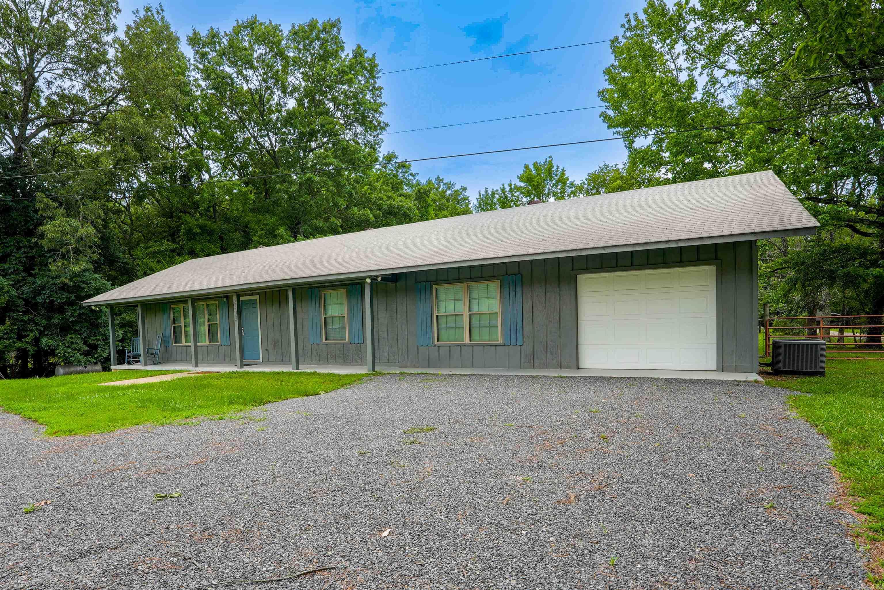 2592 HWY 270 E  Mount Ida, AR