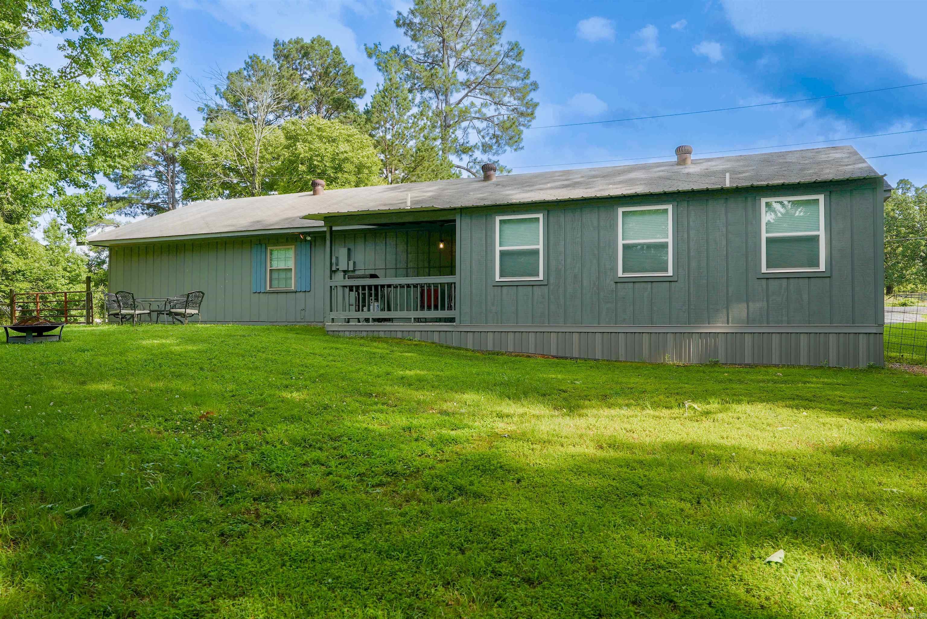 2592 HWY 270 E  Mount Ida, AR