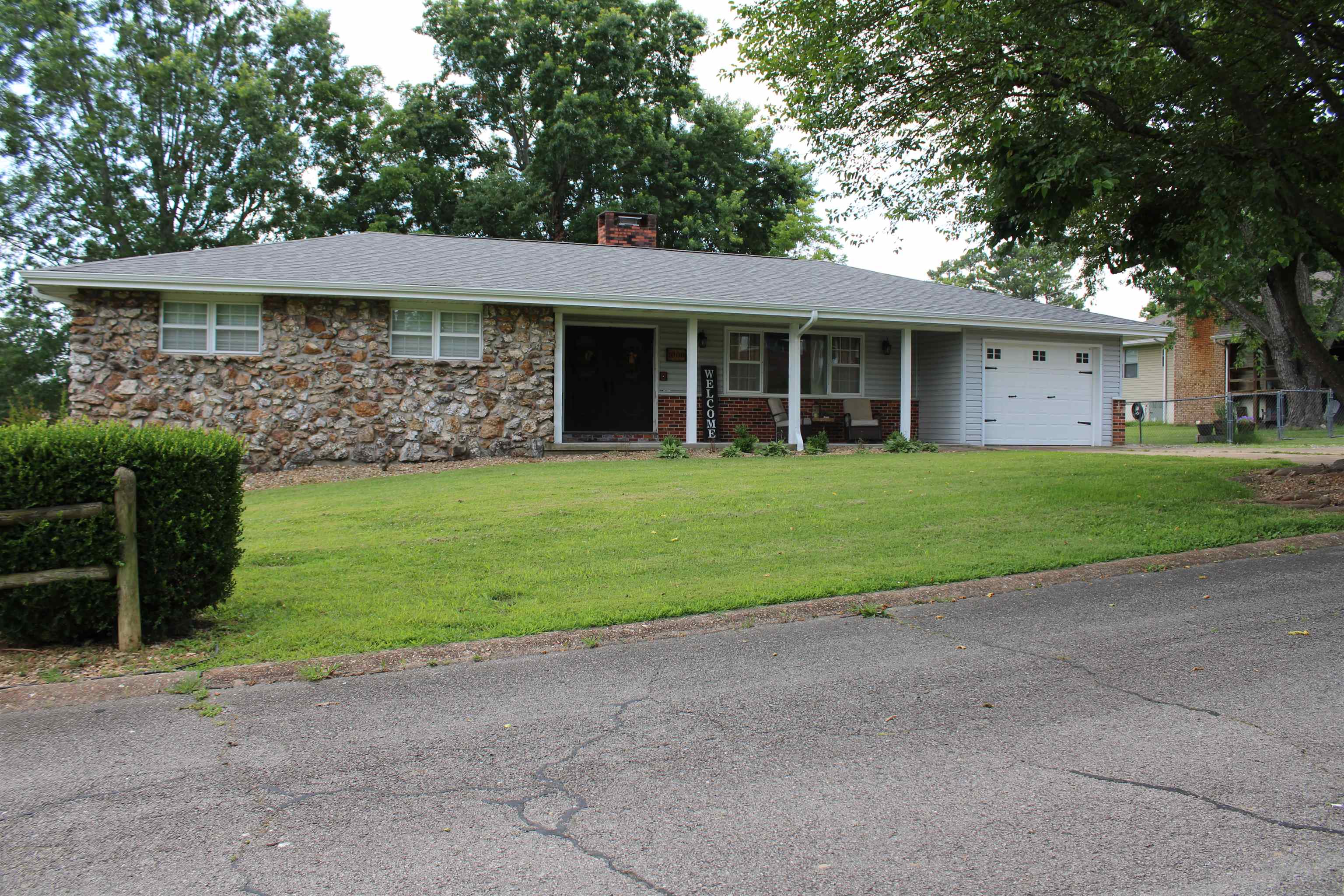 1008 Locust  Mountain Home, AR