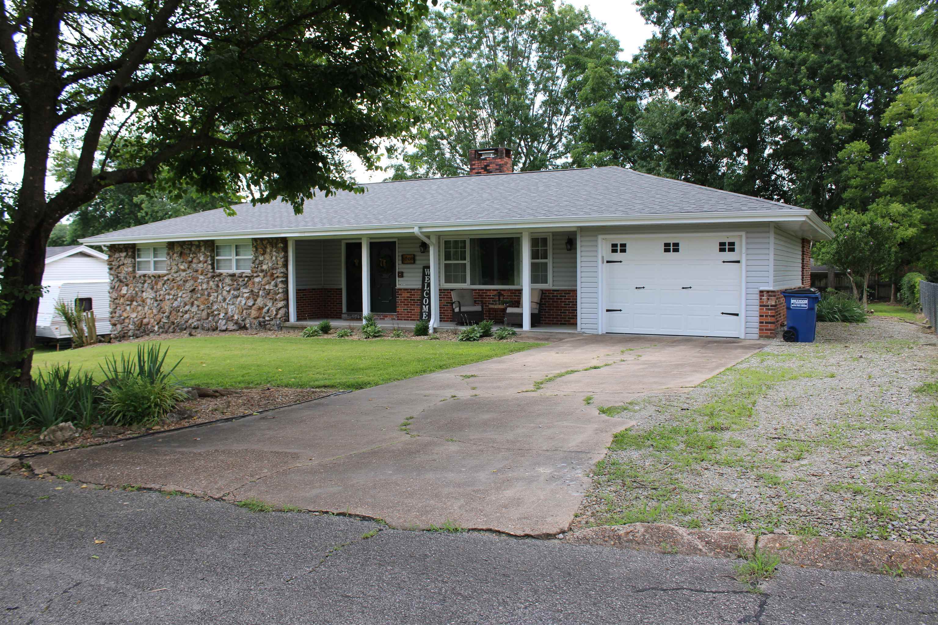 1008 Locust  Mountain Home, AR