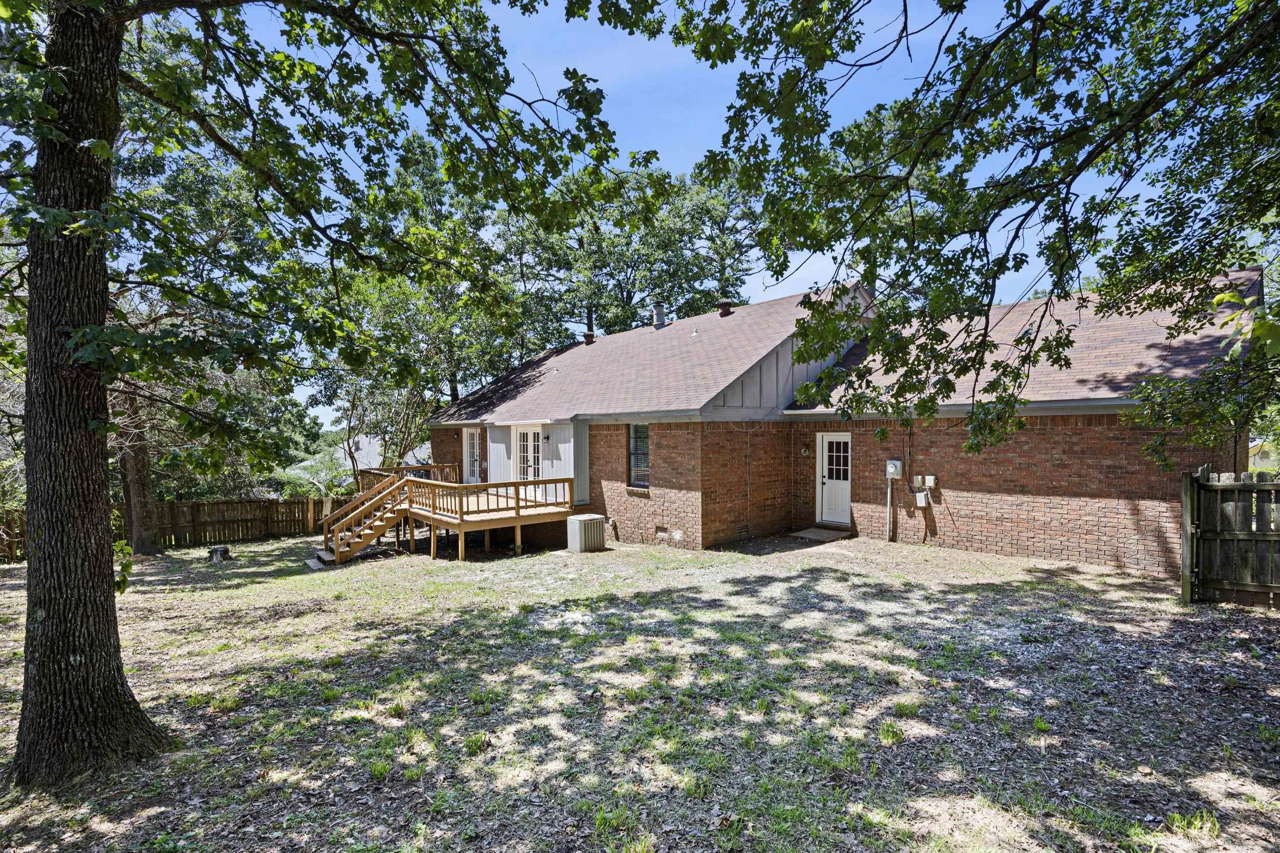 7 LIVE OAK  Russellville, AR