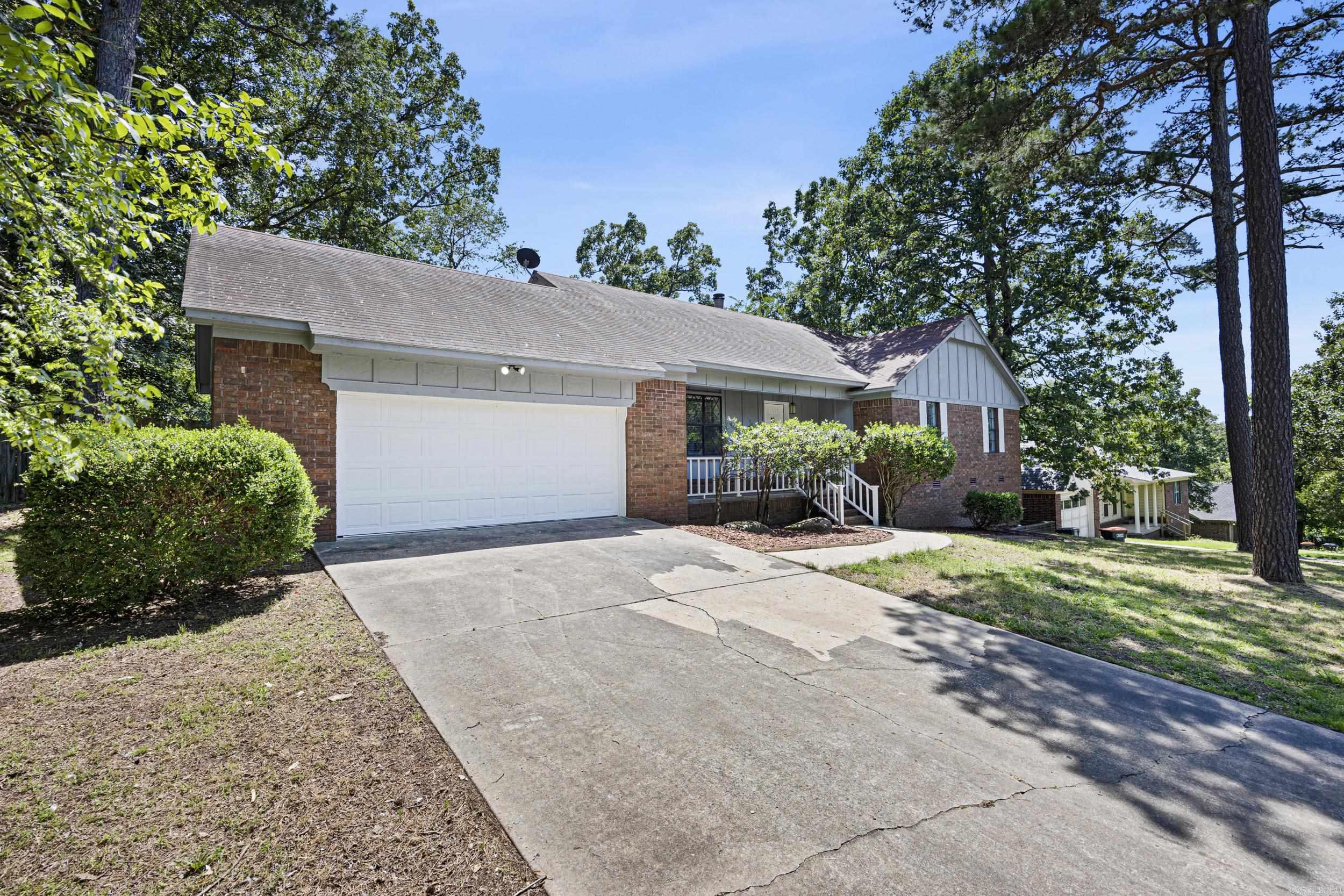 7 LIVE OAK  Russellville, AR