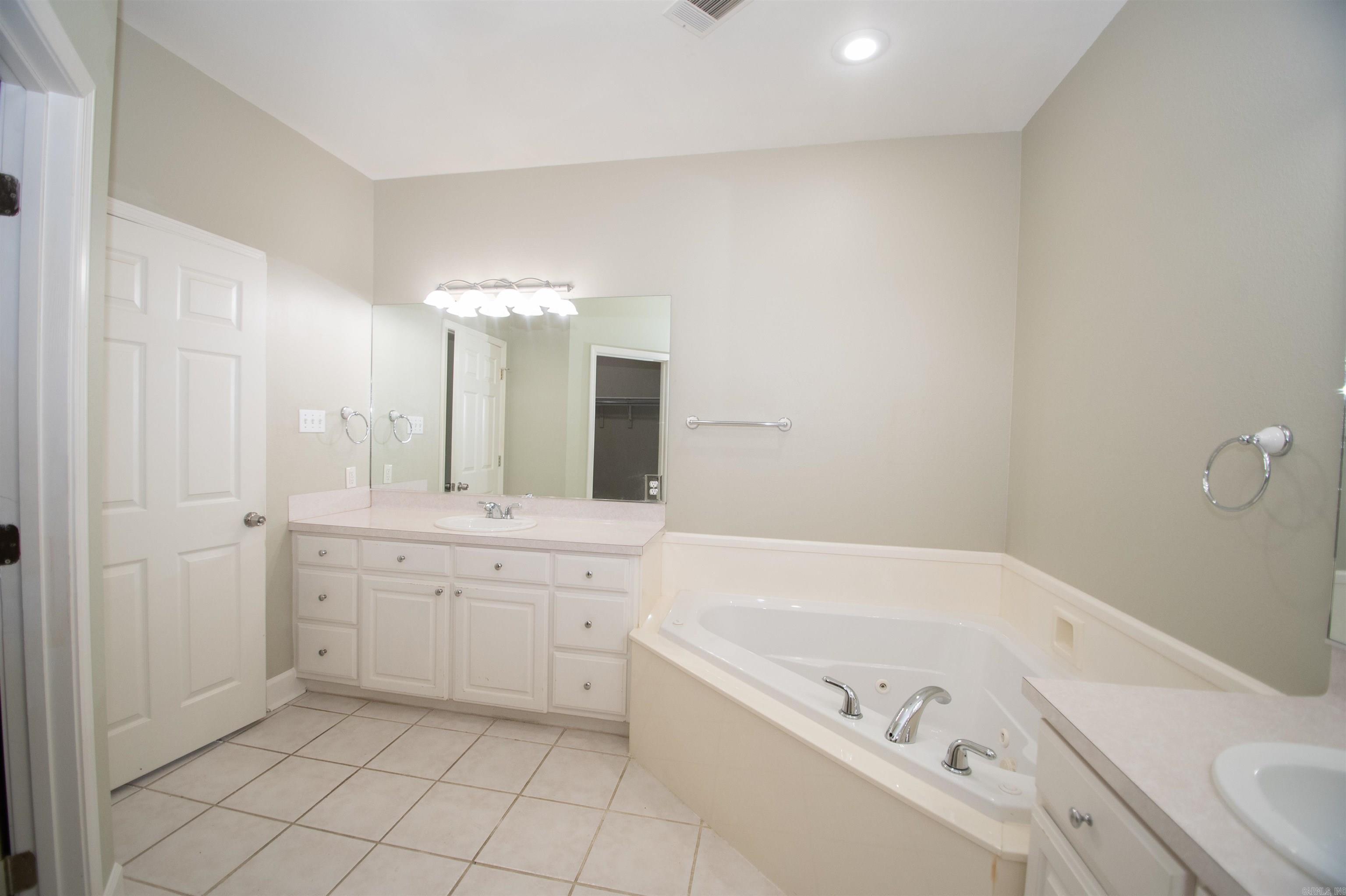 2113 Duane Beebe, AR 72012