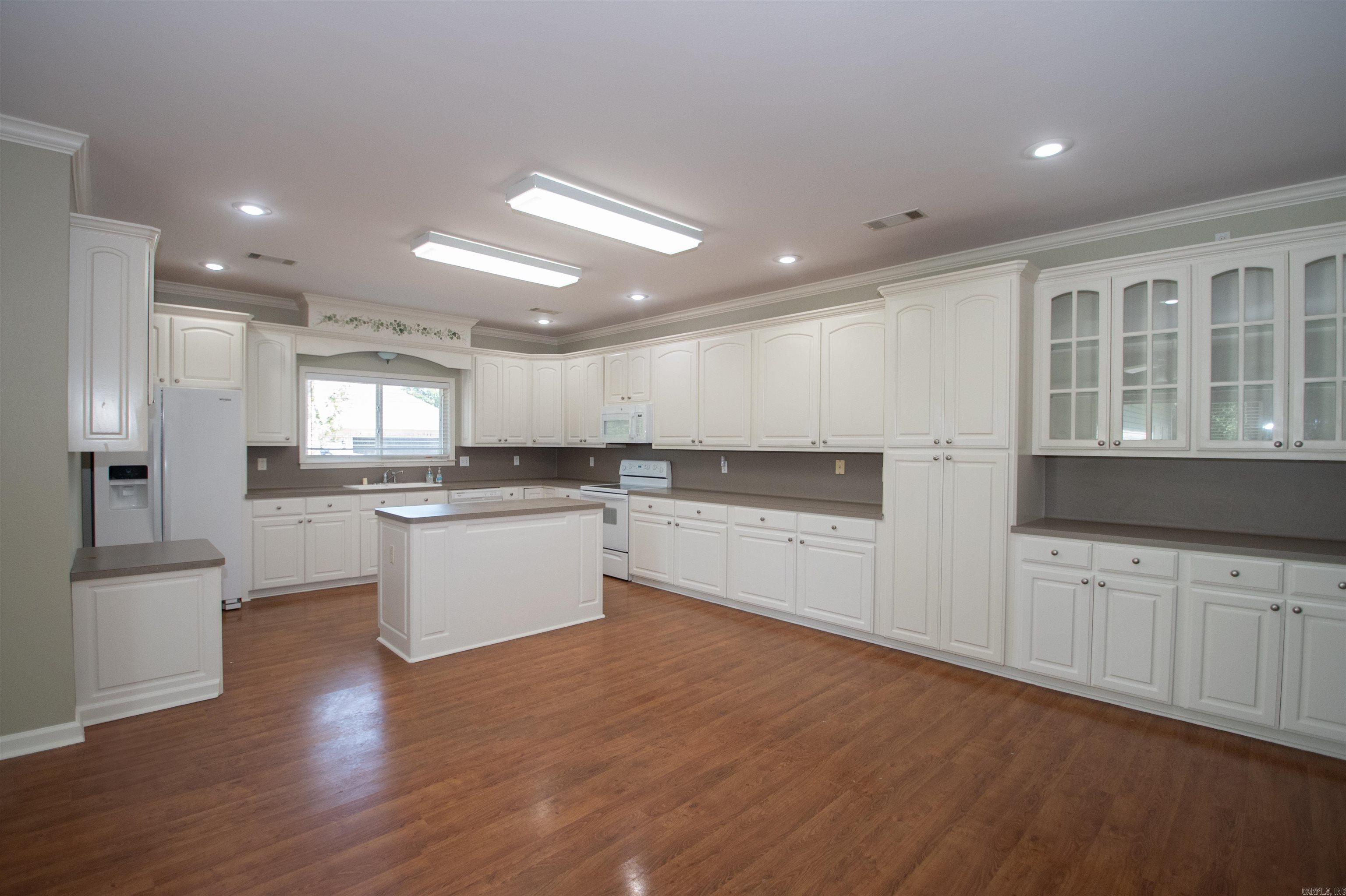 2113 Duane Beebe, AR 72012